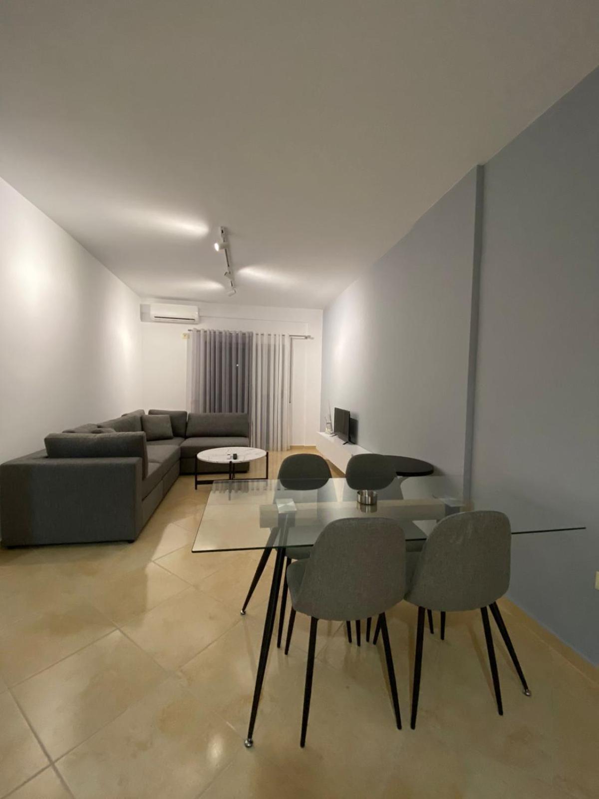Vlora Seaside Apartment photo 3