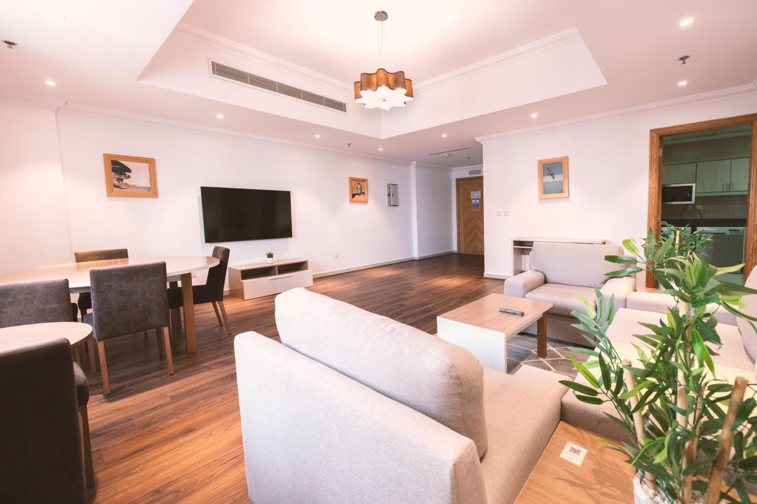 Magnum Hotel & Suites West Bay — 28