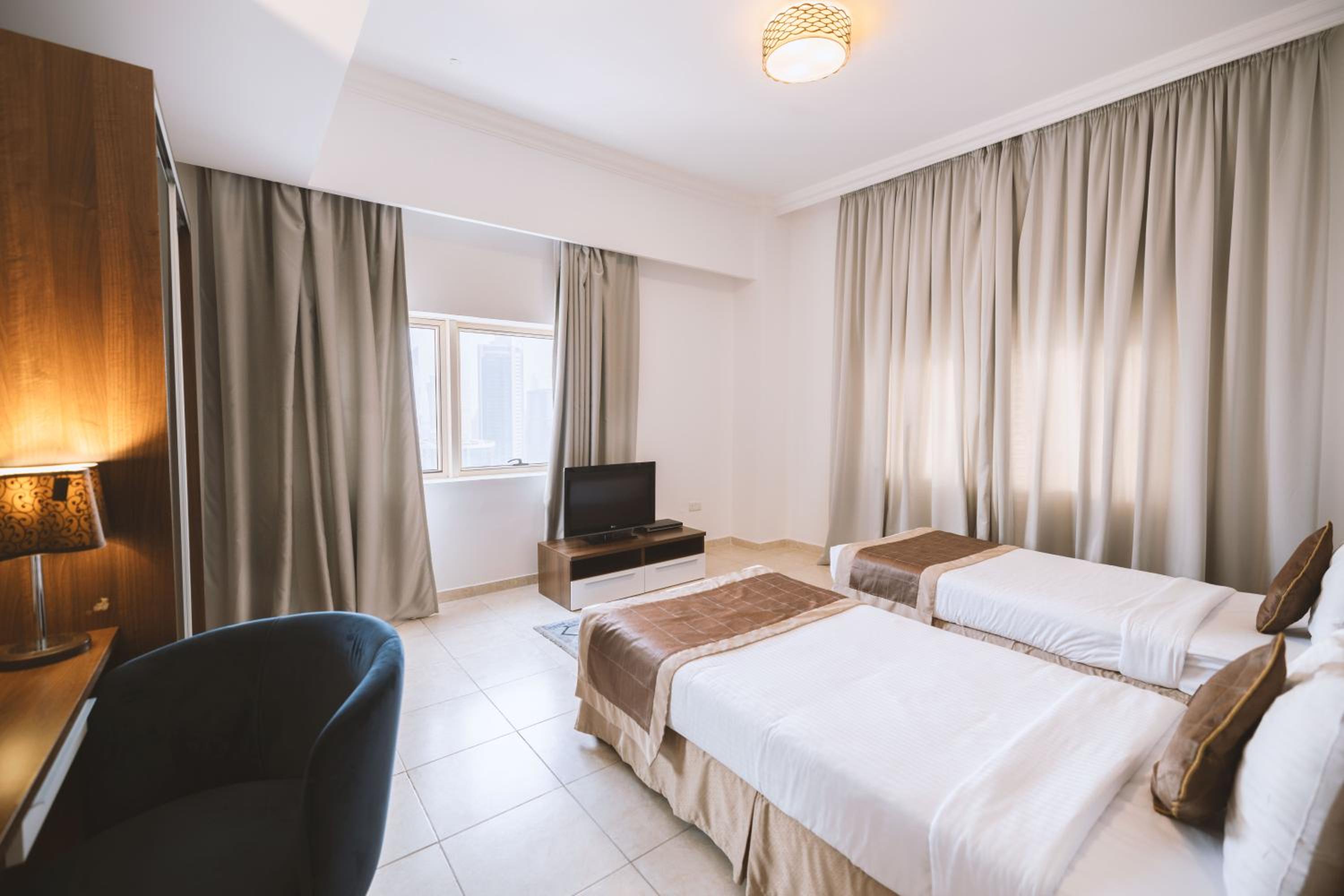 Magnum Hotel & Suites West Bay — 17