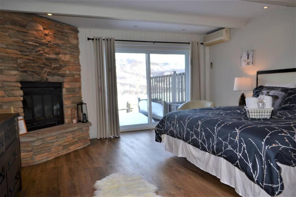 Beautiful suite with superb mountain view.