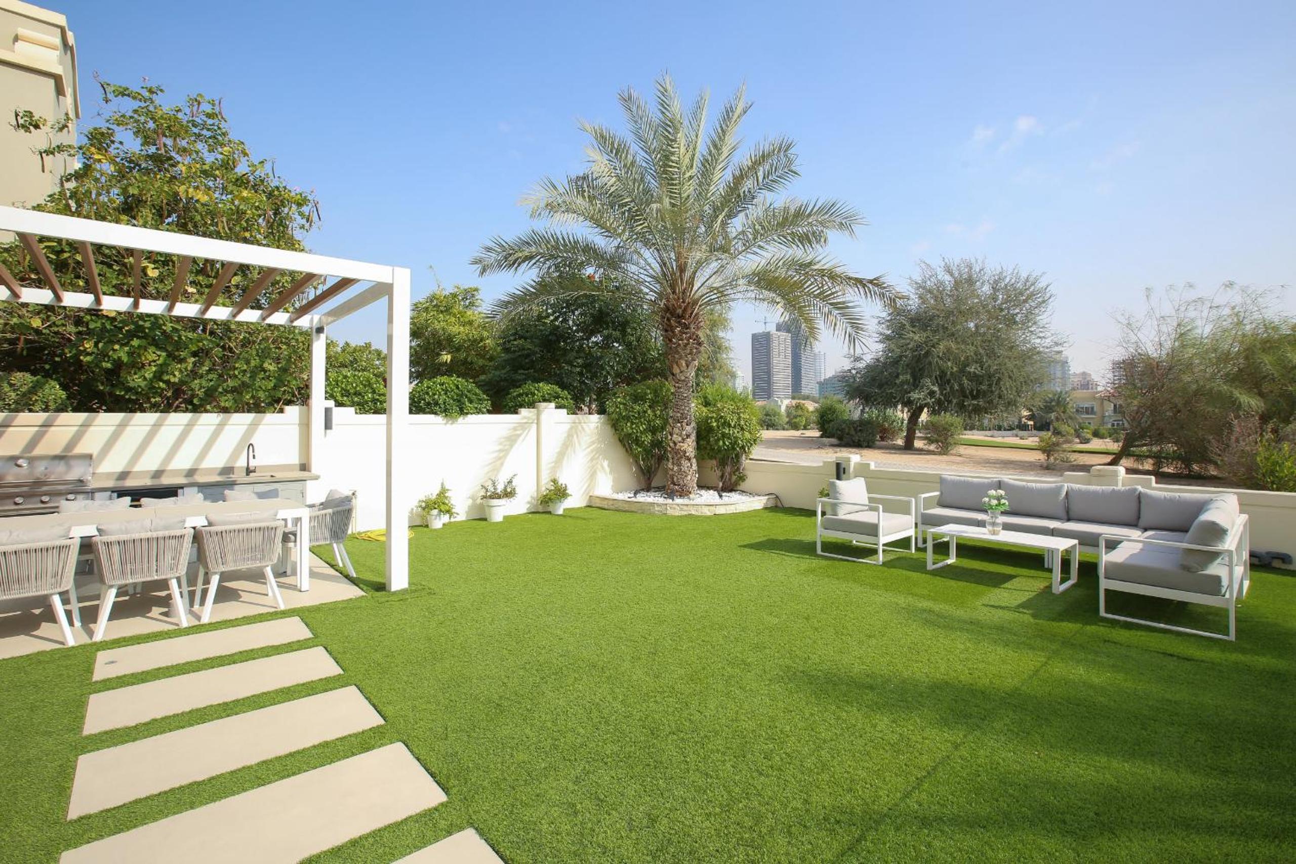 Victory Heights - 4BR Villa with Private Pool - Allsopp&Allsopp