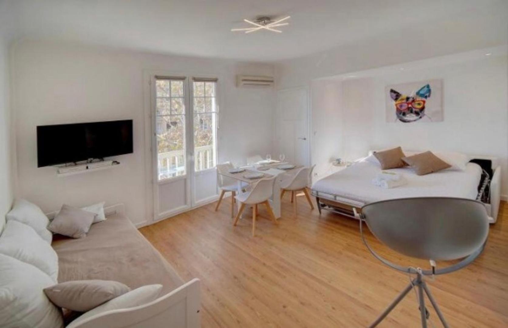 Studio rénové centre 800 m du palais des festivals photo 2