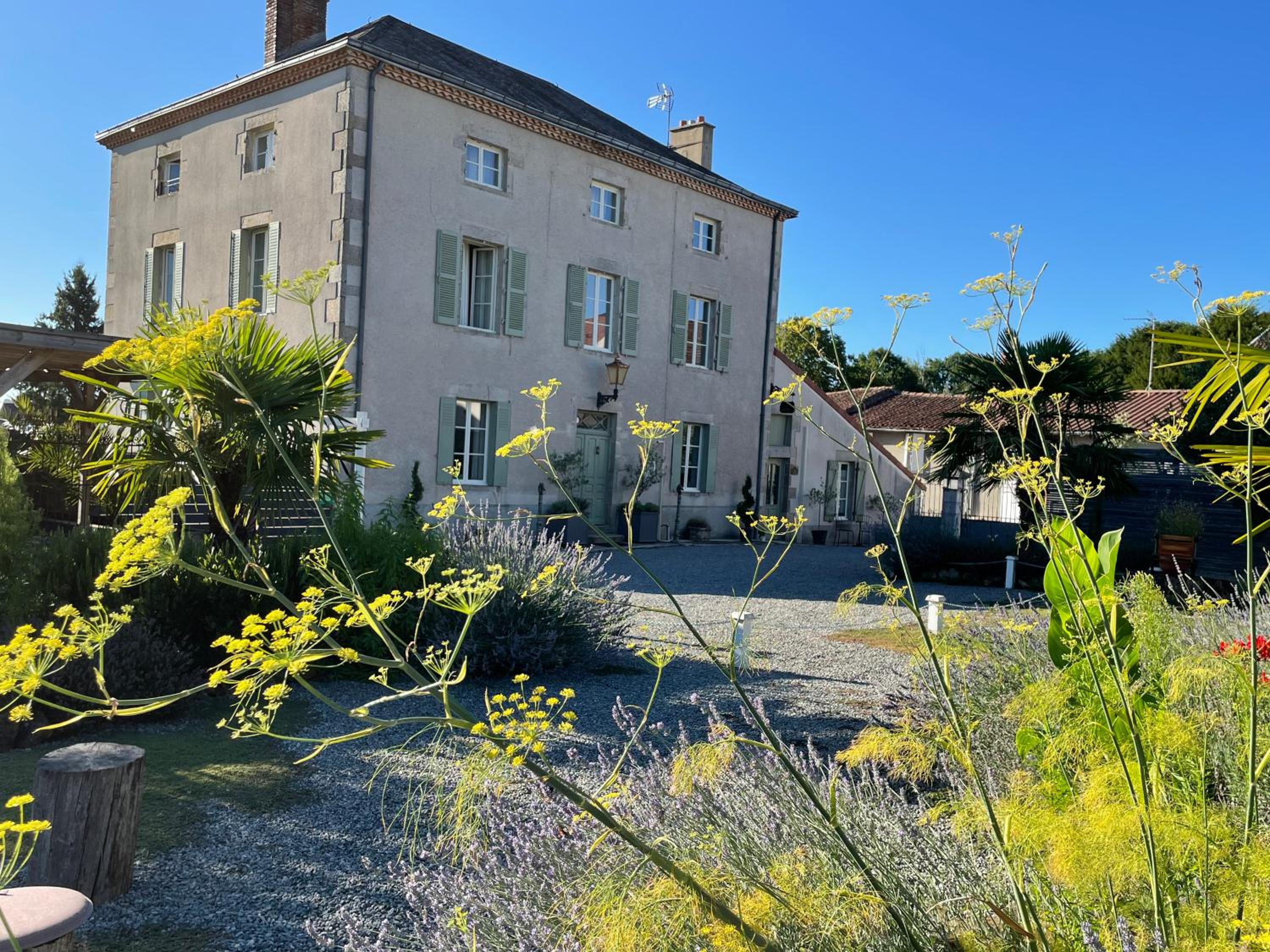 Maison Hirondelles Hôtes view 4