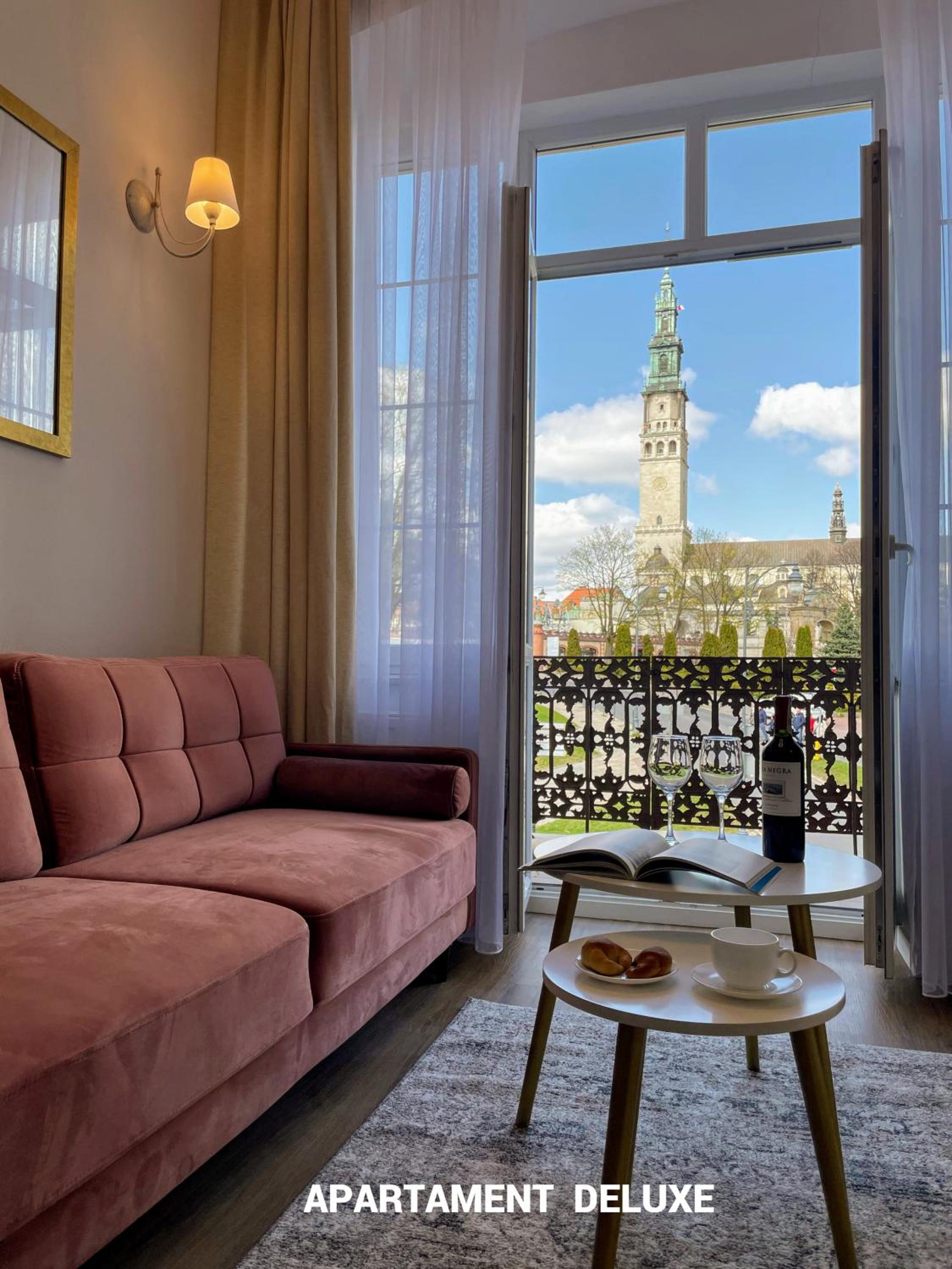 Biały Kruk Apartamenty vis-a-vis Jasnej Góry view 4
