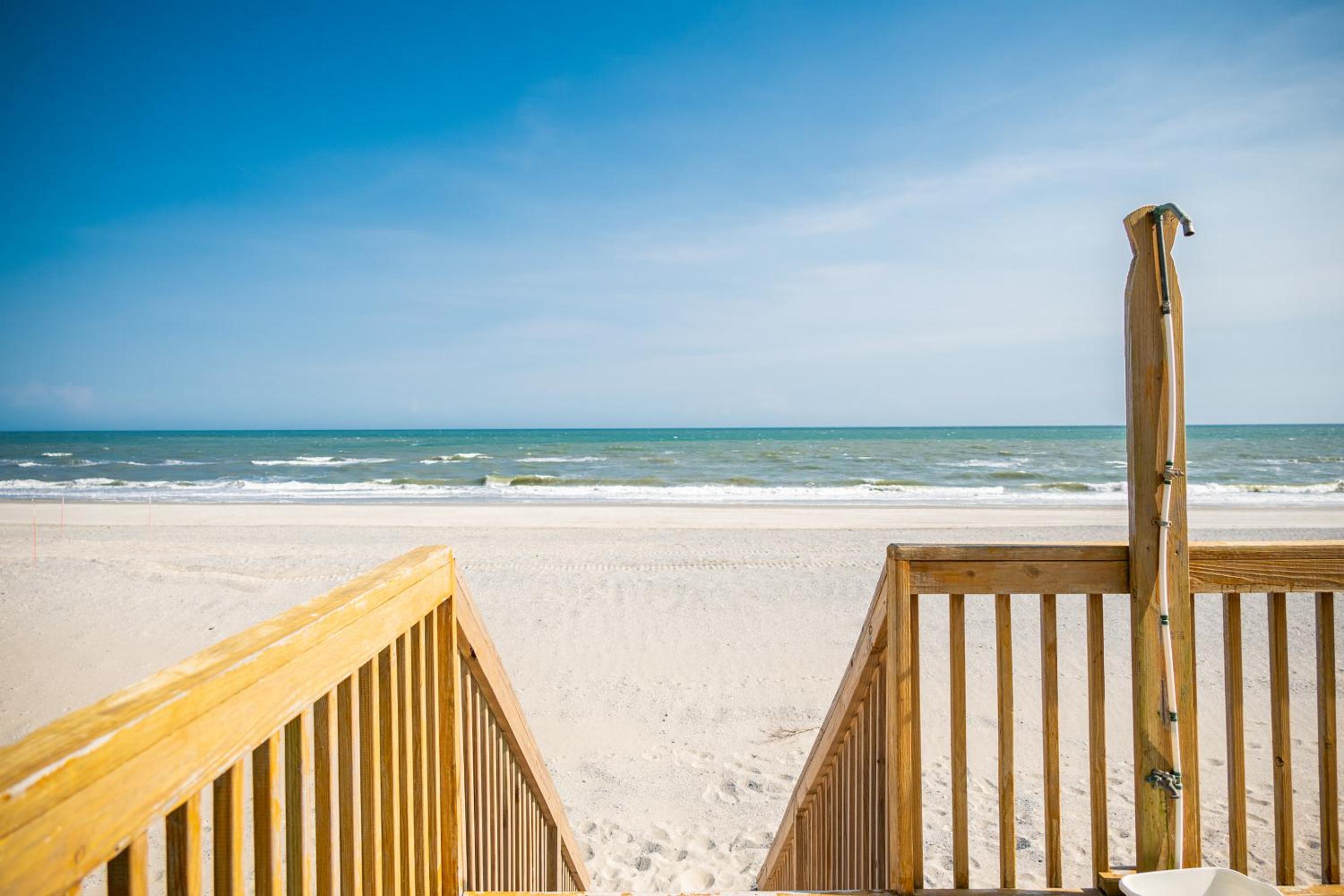 A Shore Place by Oak Island Accommodations view 3