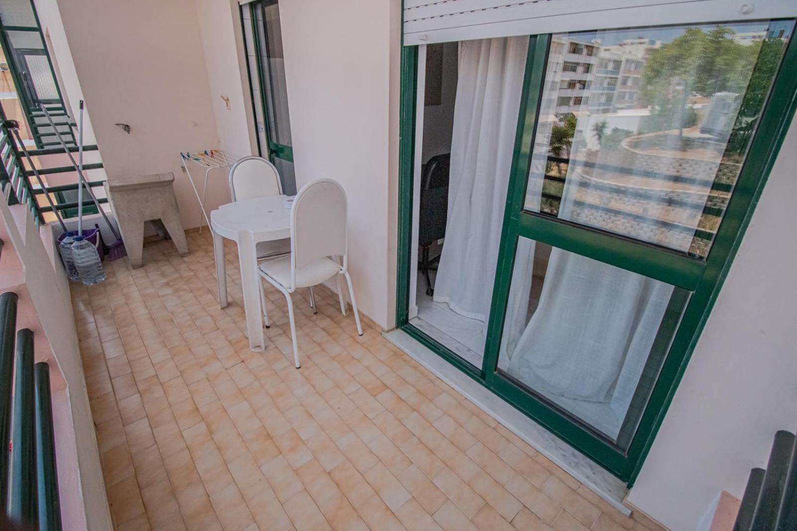 Charming Private Rooms in an Apartment A1 Penha - Faro
