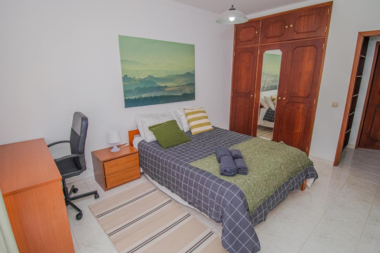 Charming Private Rooms in an Apartment A1 Penha - Faro