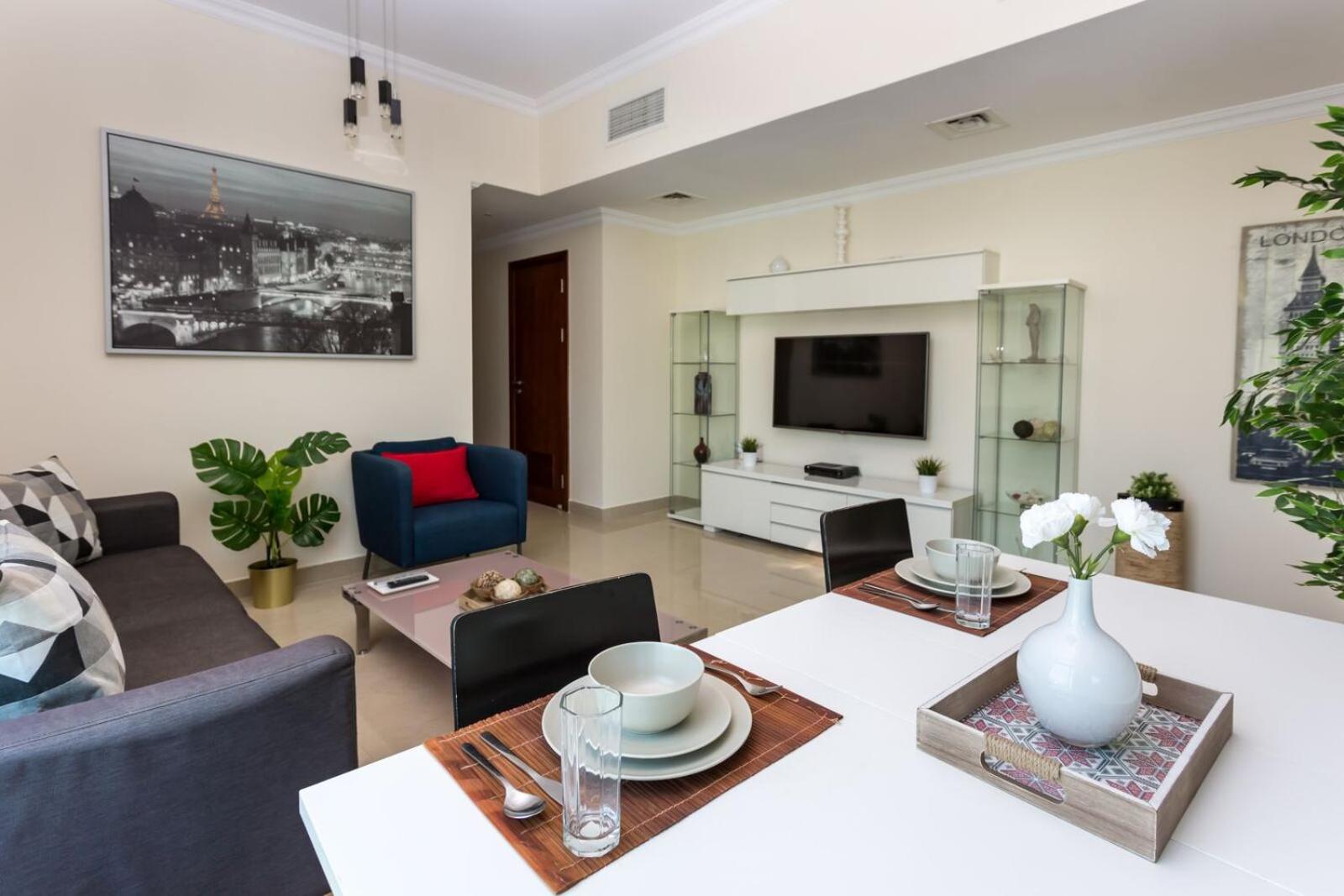 HiGuests - Modern Apt in Dubai Marina With Pool and Gym
