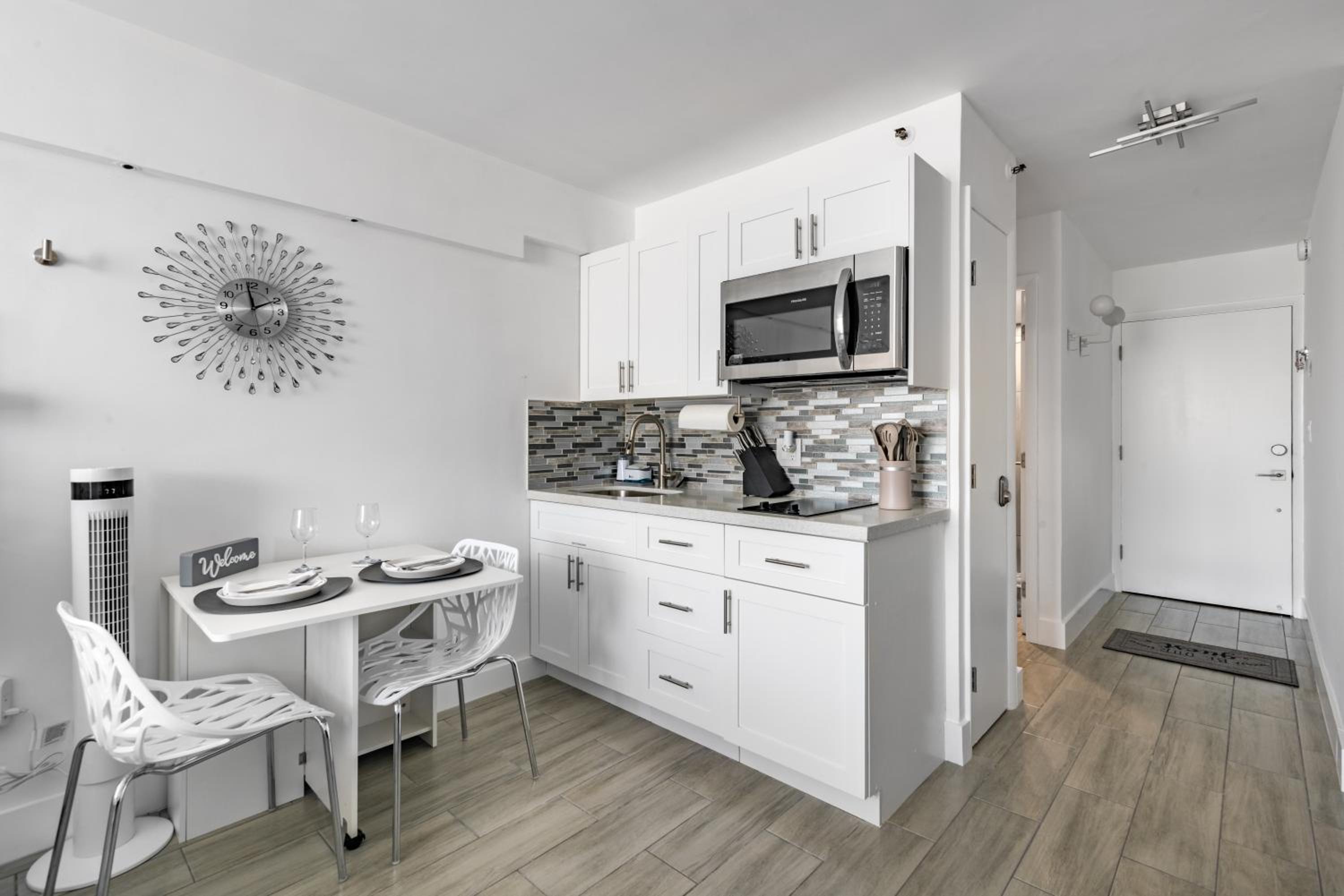 Newly Renovated Oceanfront Studio w/ Balcony - Daytona Beach