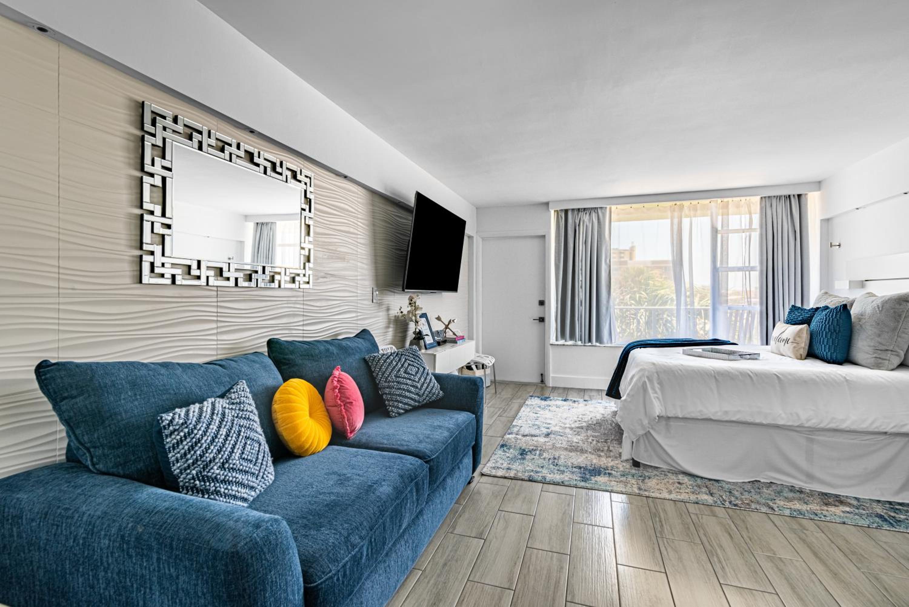 Newly Renovated Oceanfront Studio w/ Balcony - Daytona Beach