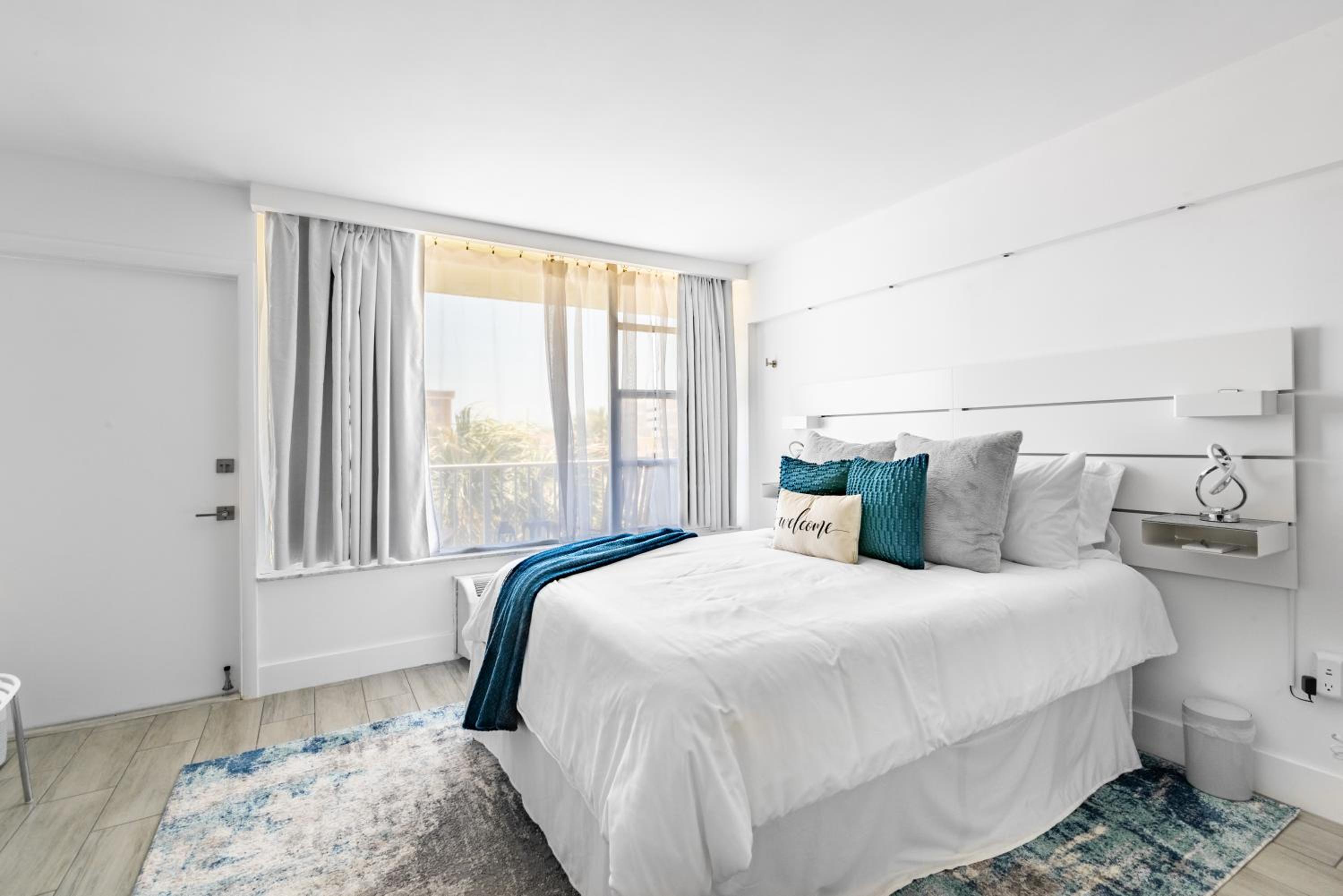 Newly Renovated Oceanfront Studio w/ Balcony - Daytona Beach