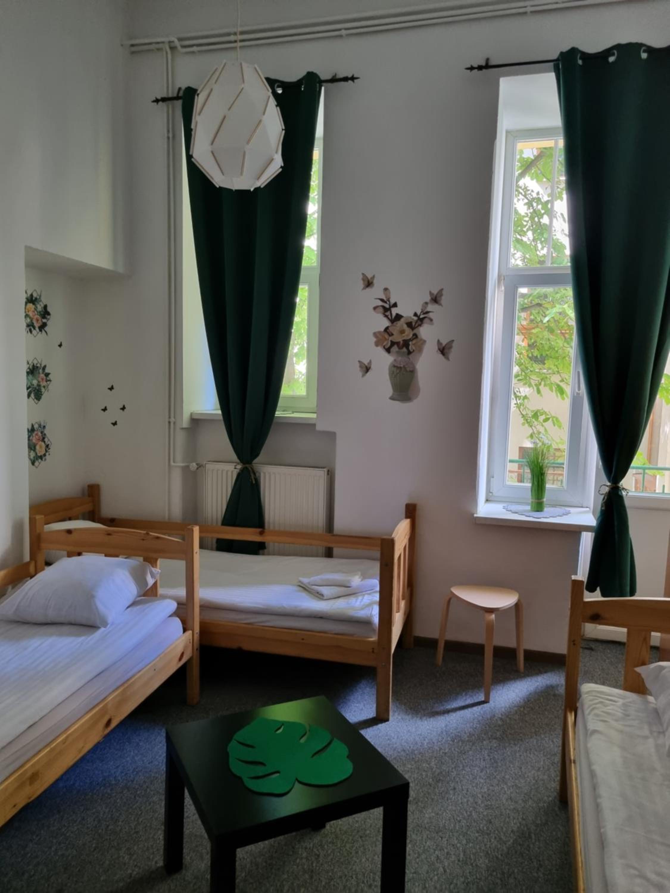 Green Cat Rooms - Image 2