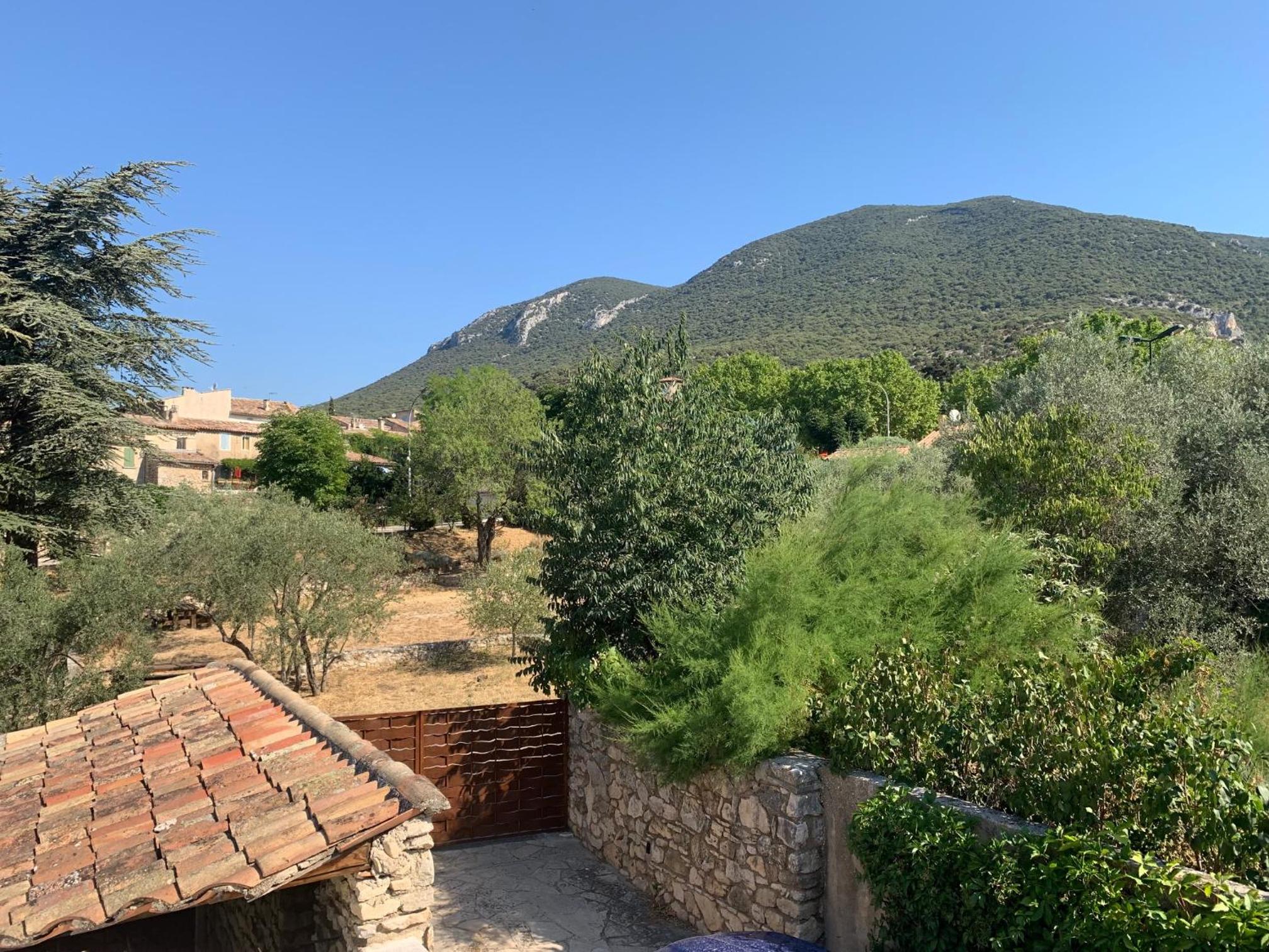 Les Moineaux view 3