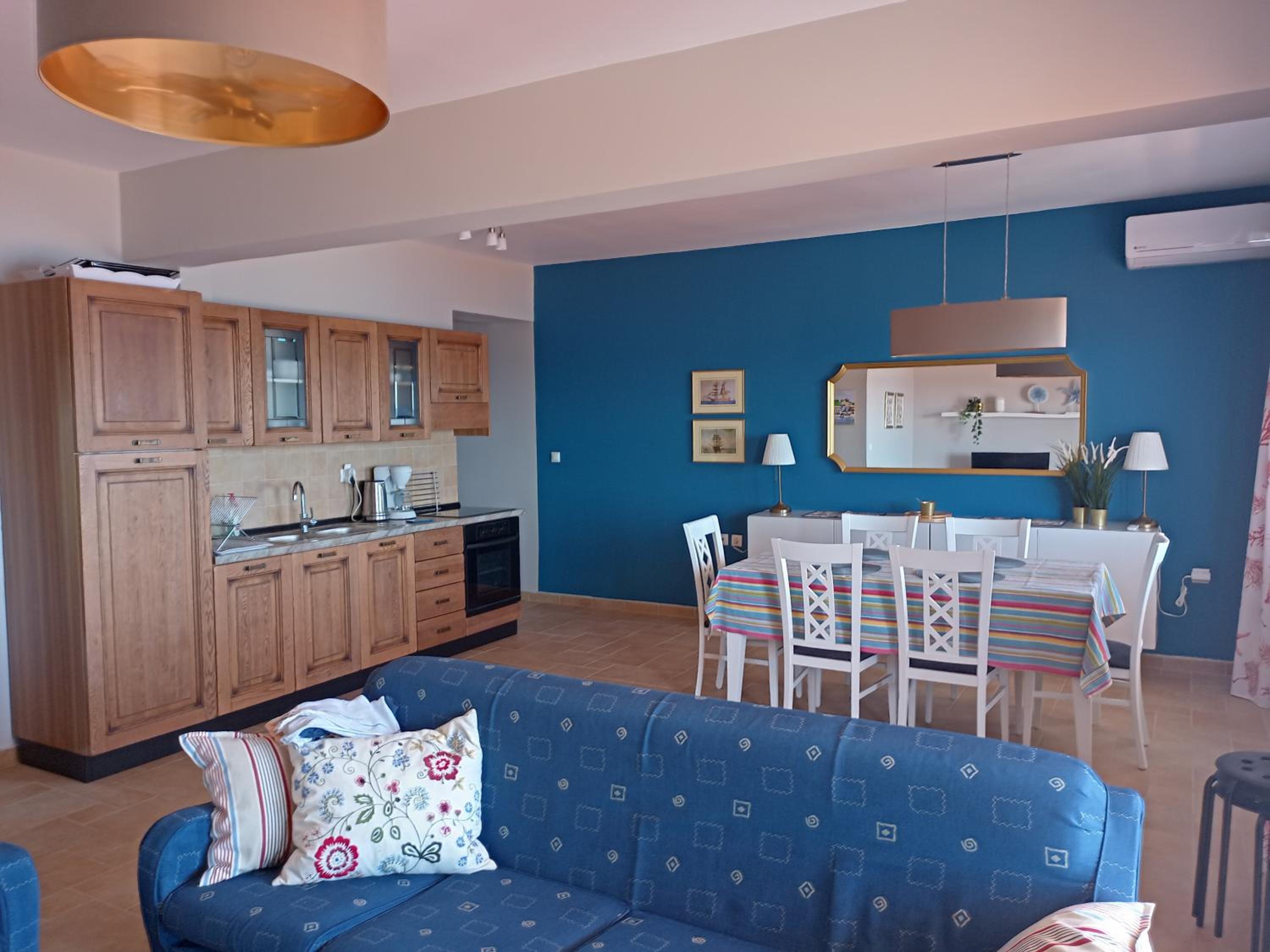 Hotel Navy Blue - Image 1