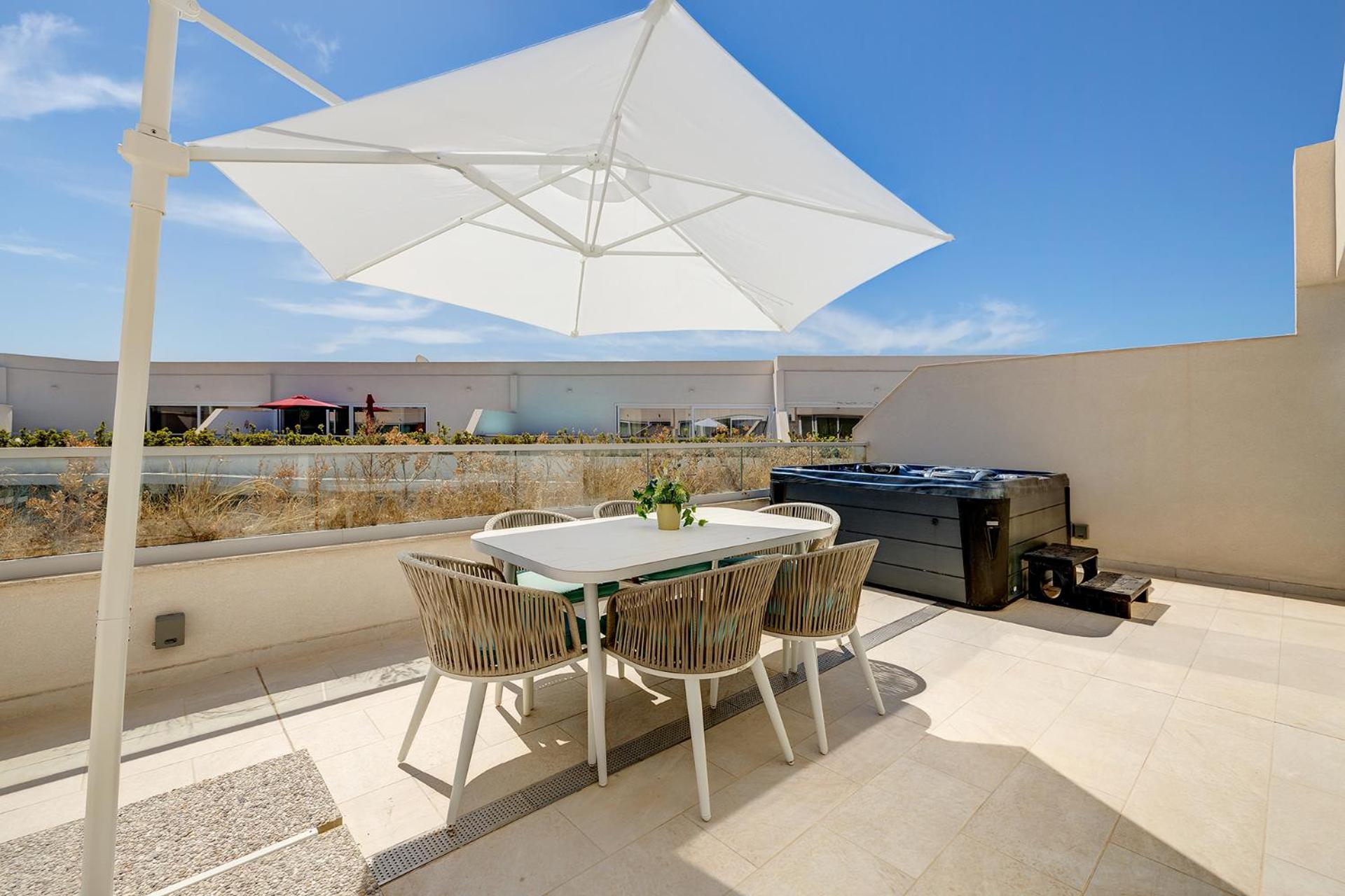 Super Luxury Penthouse with Hot Tub and Pool view 3