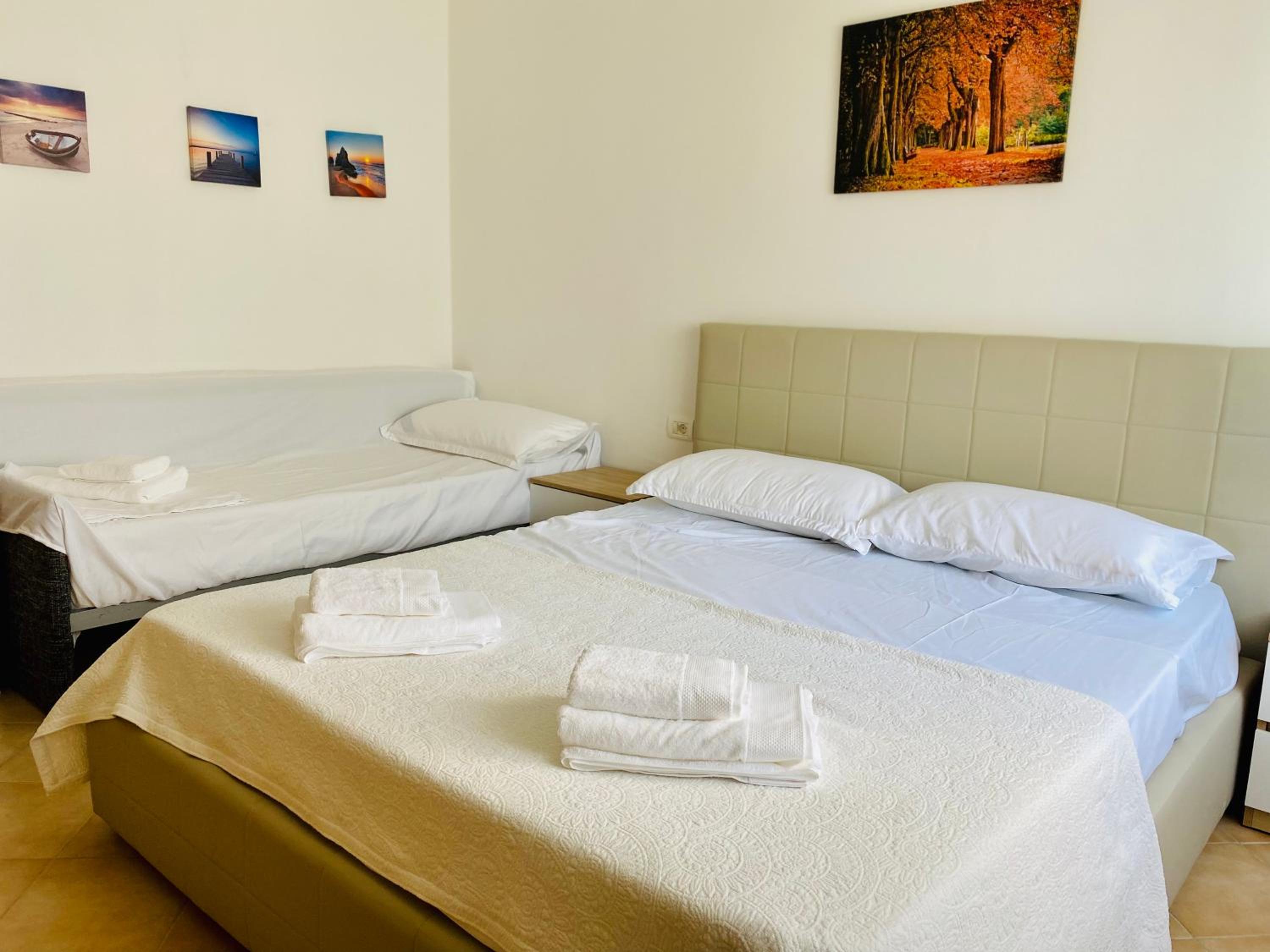 Family-friendly apartments next to Premium Beach Hotel, Golem photo 1