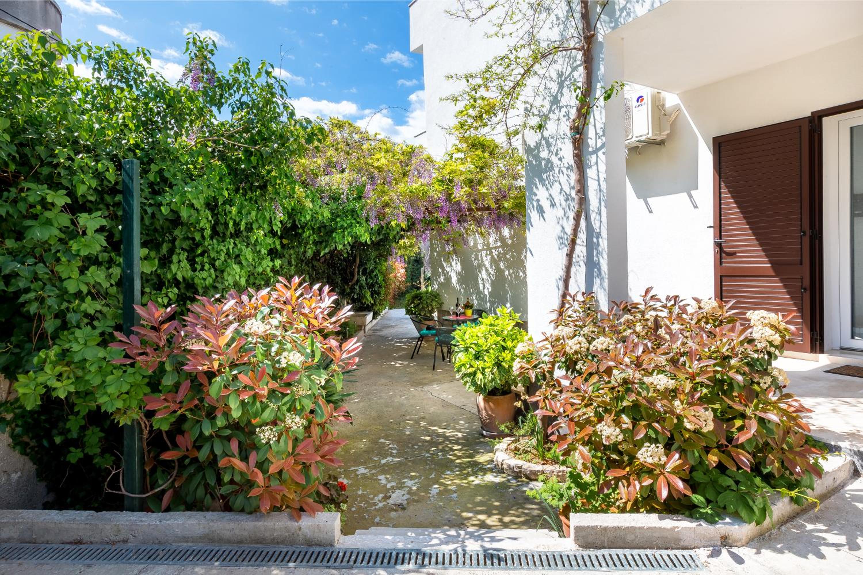 Apartment Nives in the City Center - Free Parking view 2
