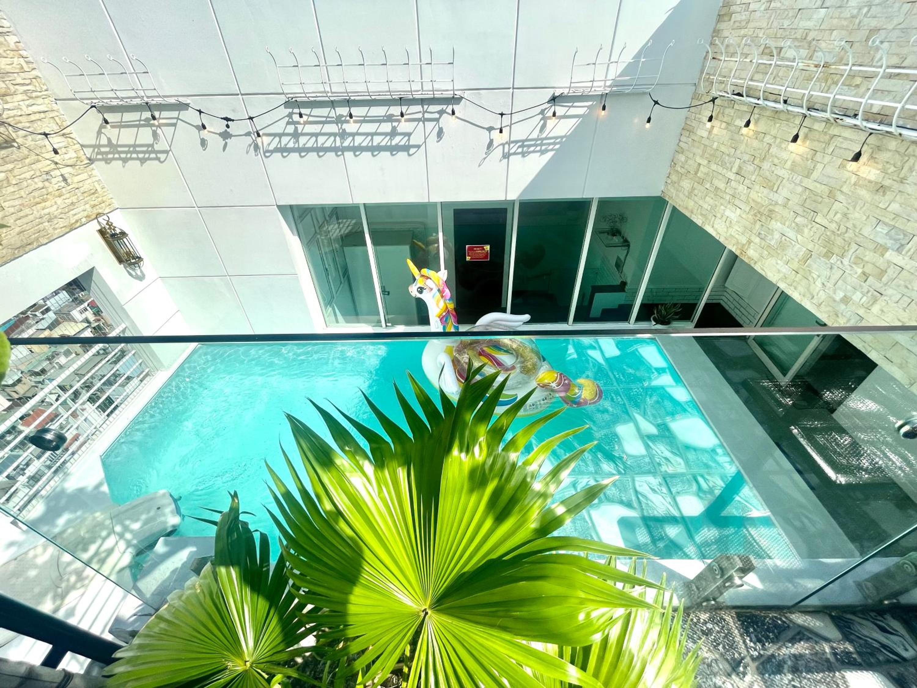 White Penthouse - Rooftop Pool Private - Central City