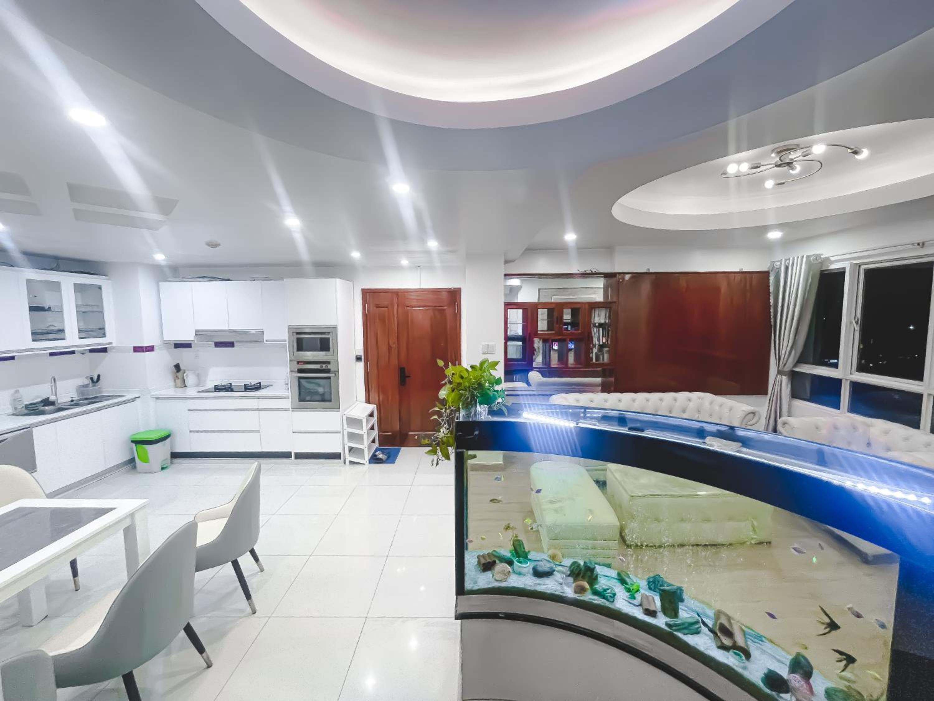 White Penthouse - Rooftop Pool Private - Central City