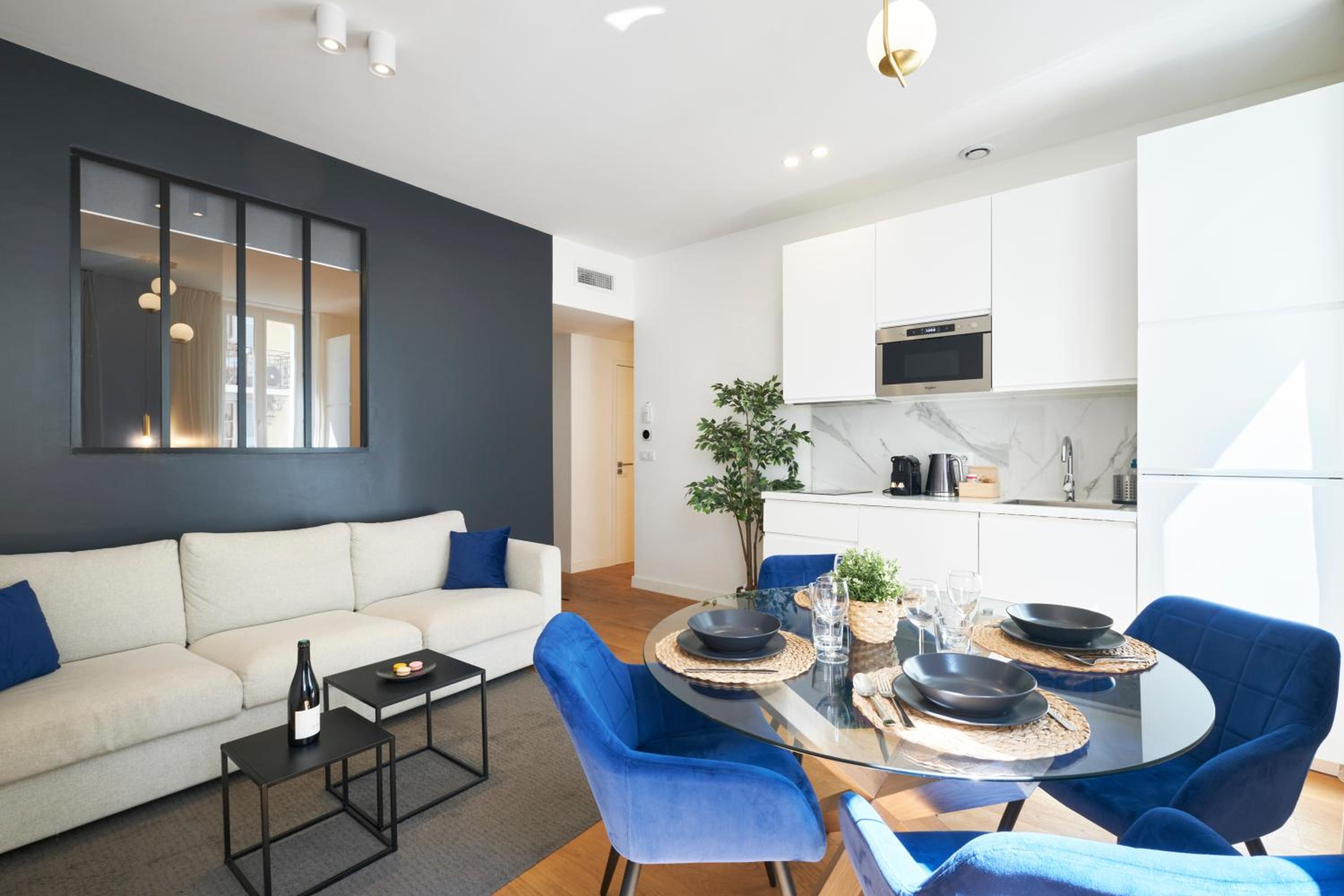 Hotel HeavnStay Suite 2 Cannes Centre - Image 1