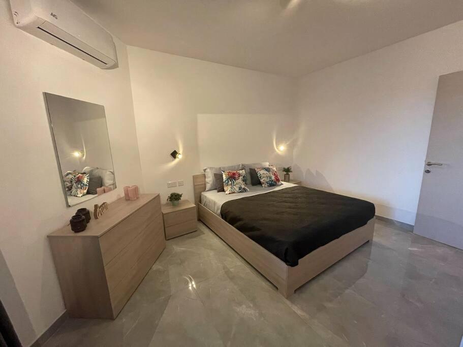 Modern 1 bedroom apartment 400m away from the sea photo 3
