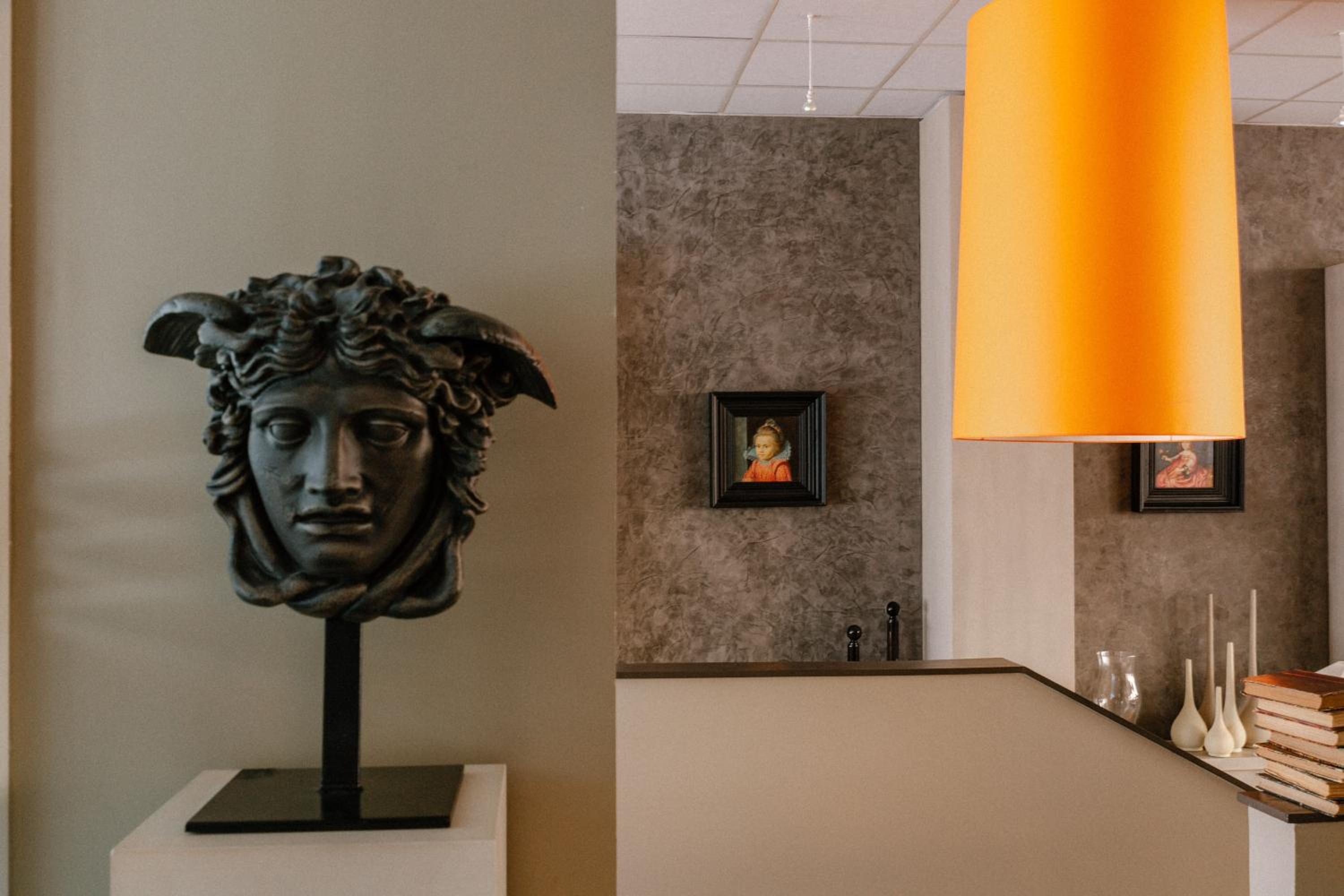 Lobby & Reception