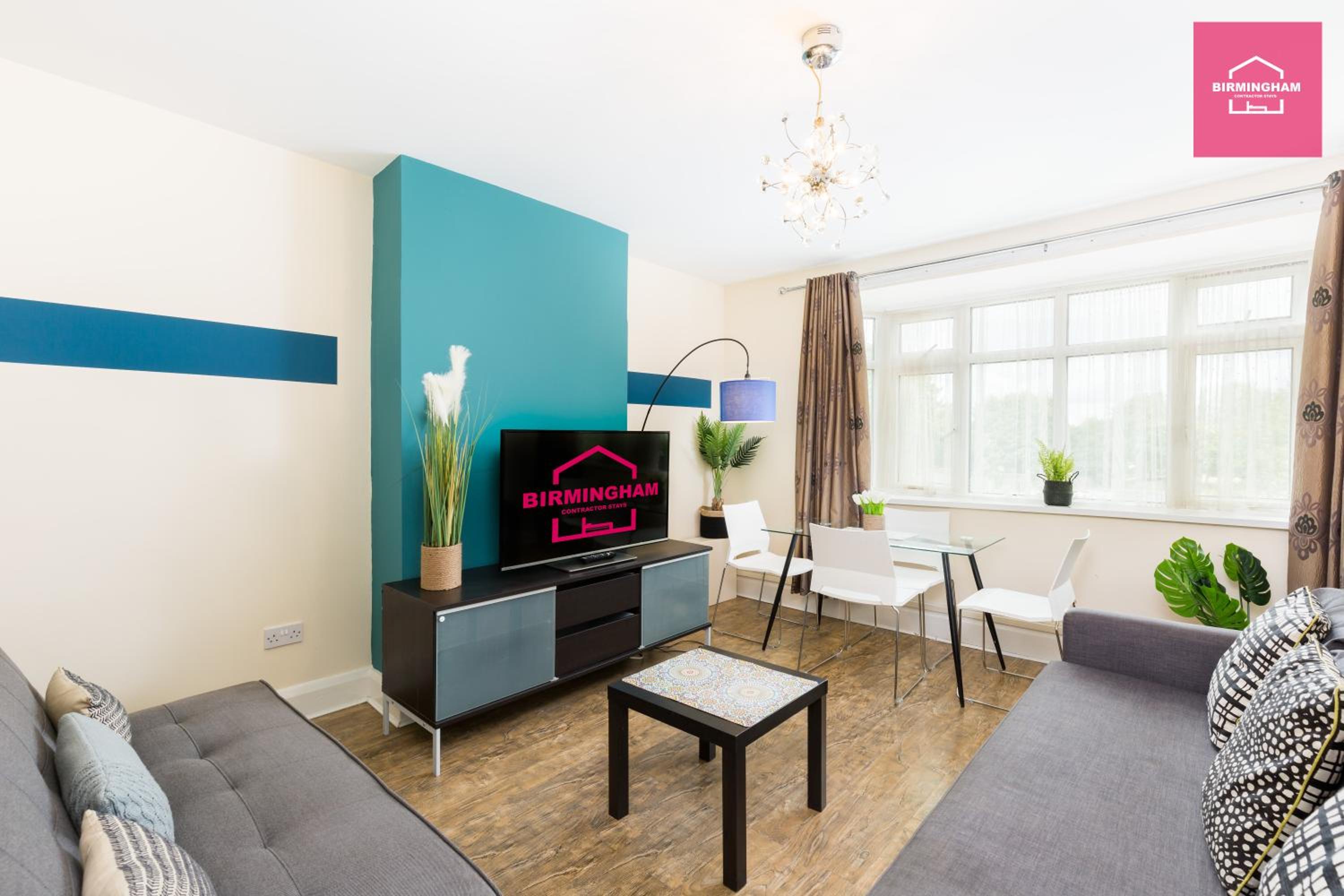 Birmingham Contractor Stays - 3 Bedroom Flat, 6 Beds plus Parking