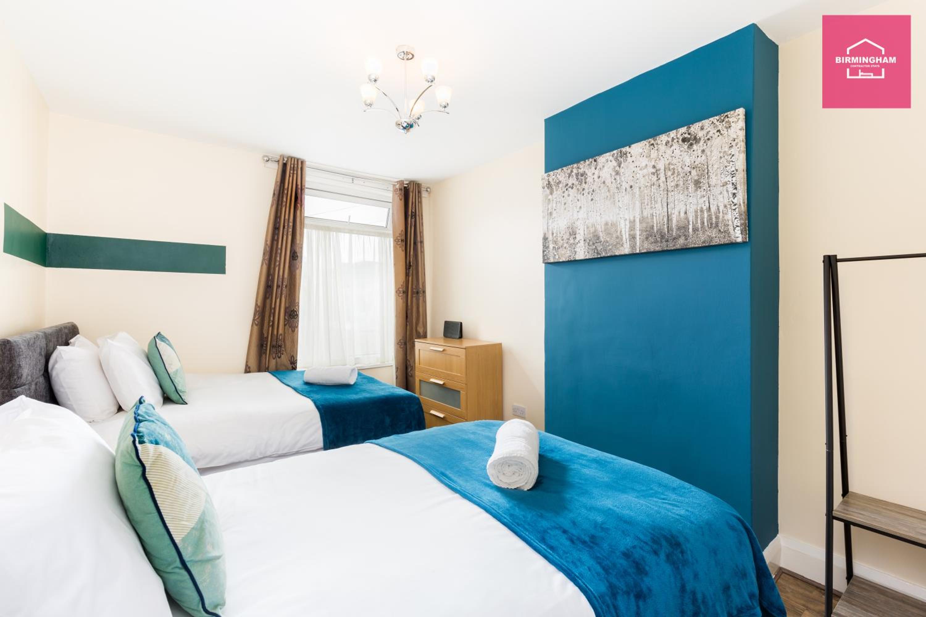 Birmingham Contractor Stays - 3 Bedroom Flat, 6 Beds plus Parking