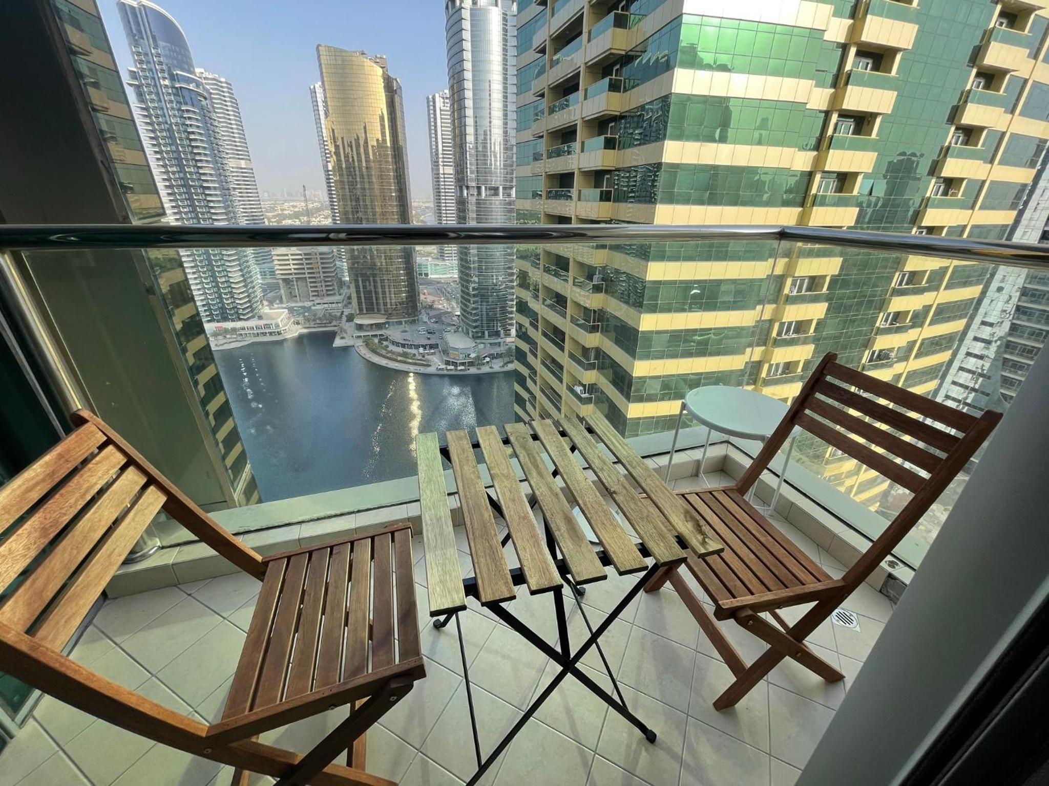[METRO] Premium Location Lovely 2 Bedroom In JLT