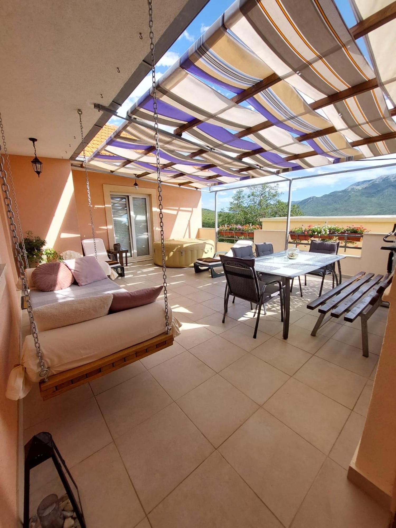 VILLAGE apartment with jacuzzi view 2