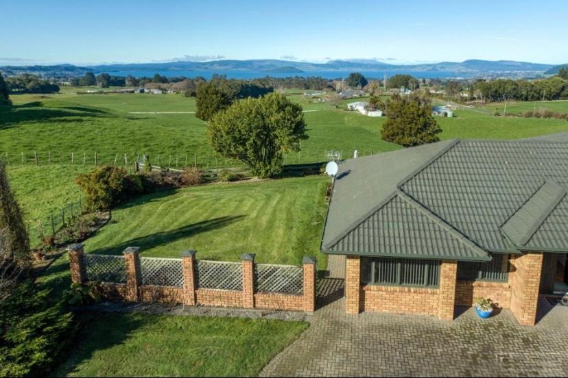 Rotorua Lake View Villa