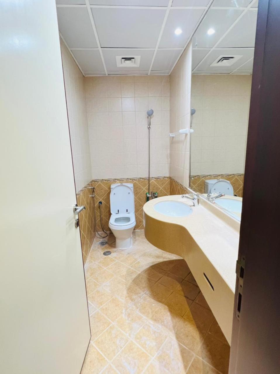 Spacious 2 Bedroom with maid room for families