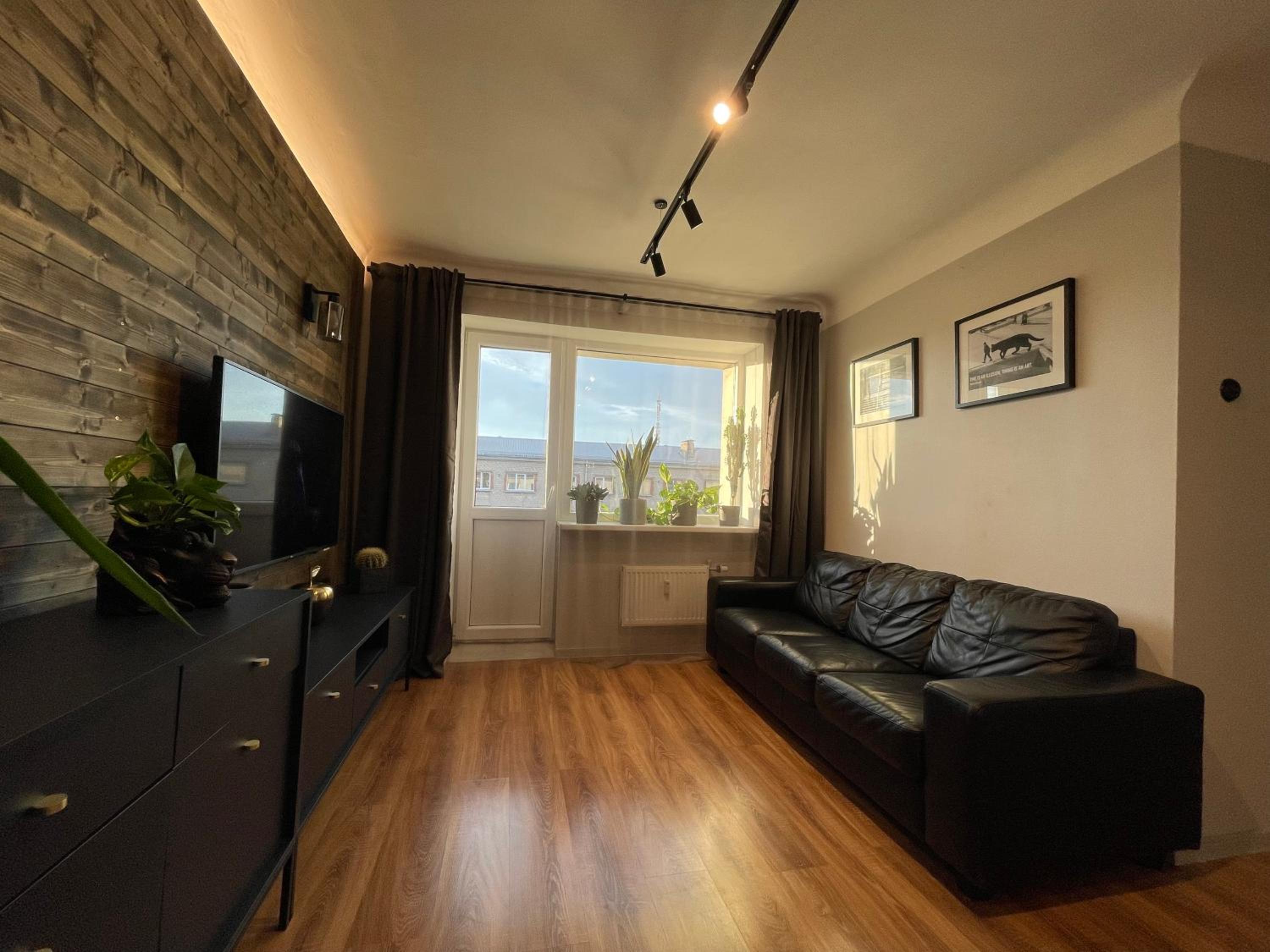 Fabulous beachside family apartment view 3