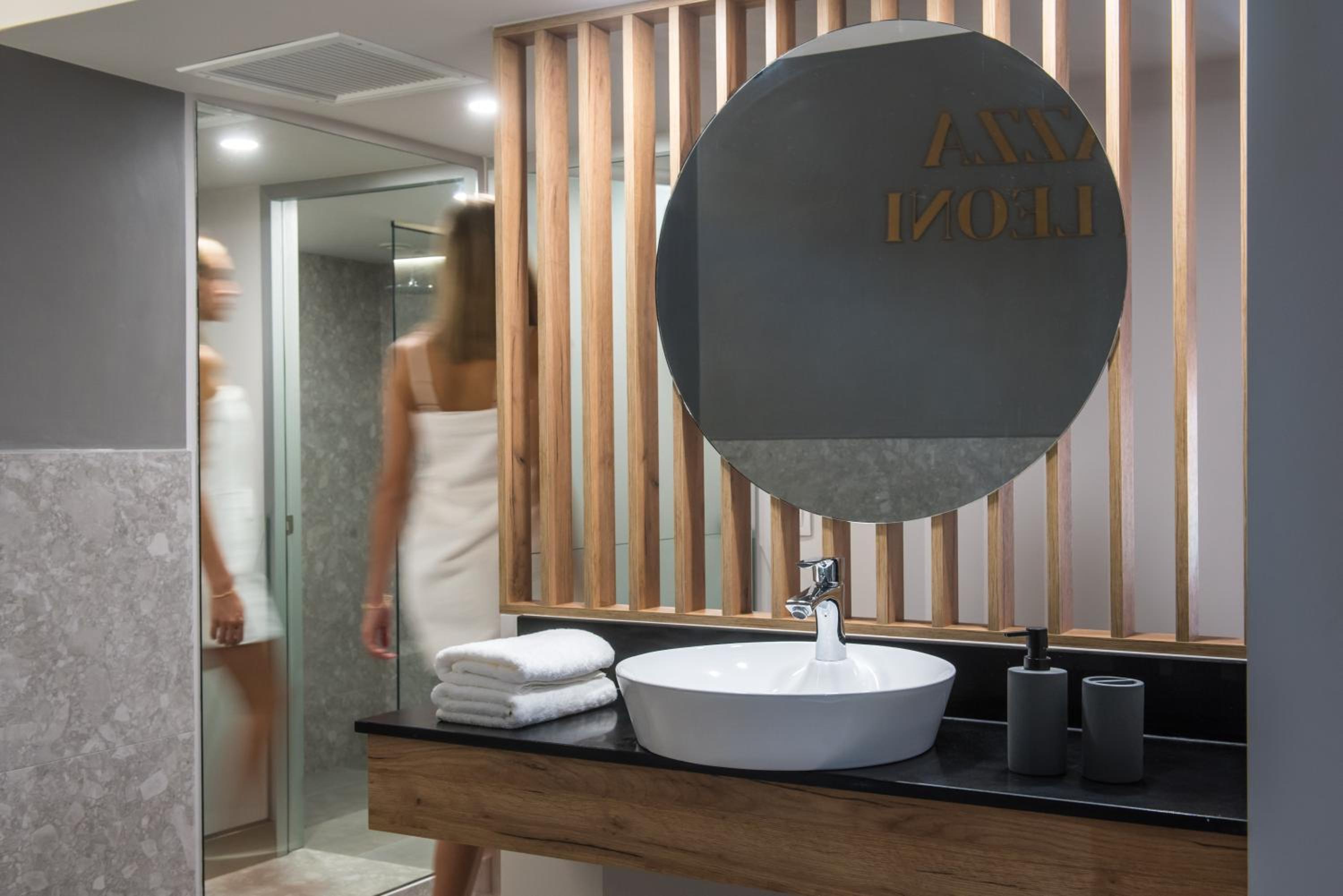 Jacuzzi Suite Piazza dei Leoni view 2