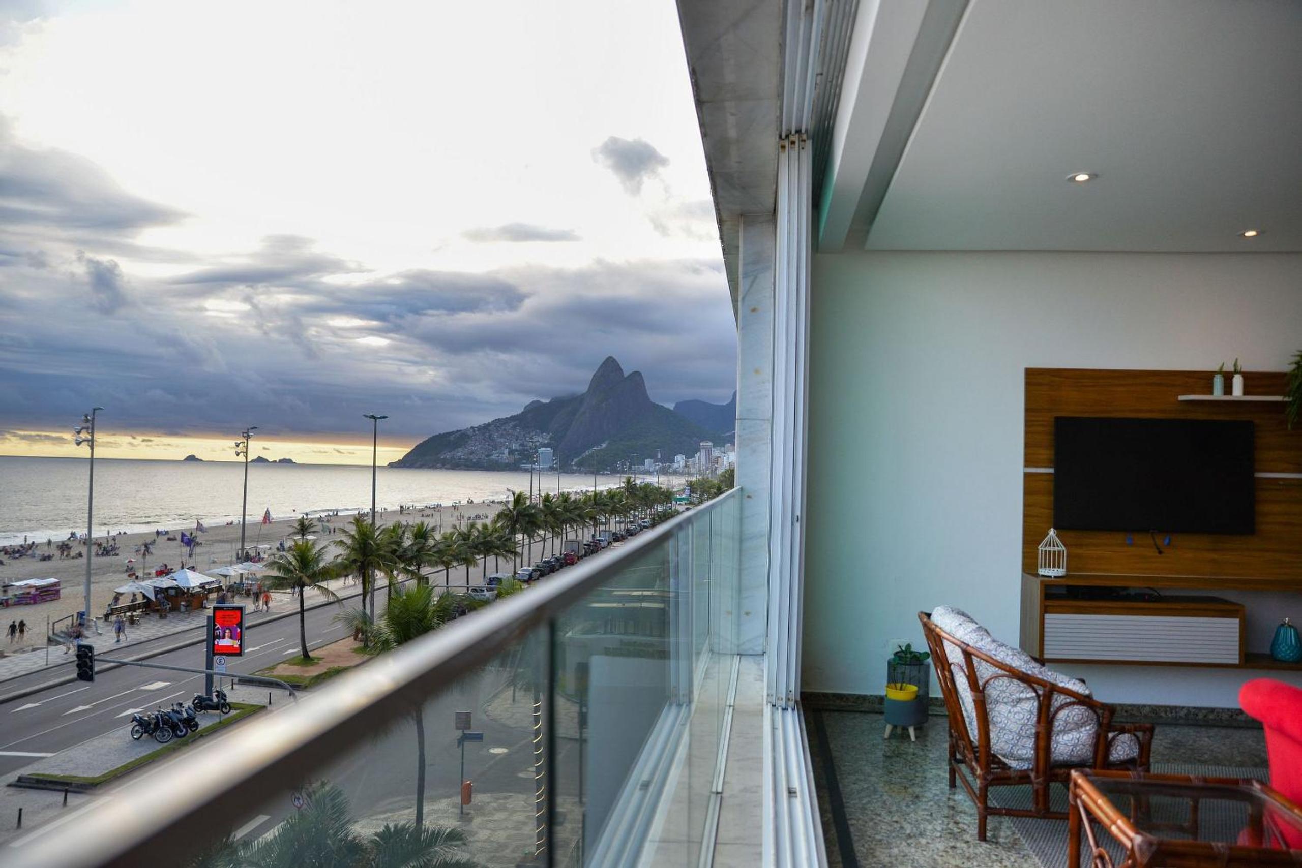 Maravilhosa Vista Mar e Muito Conforto na Glamourosa Ipanema Y1-008