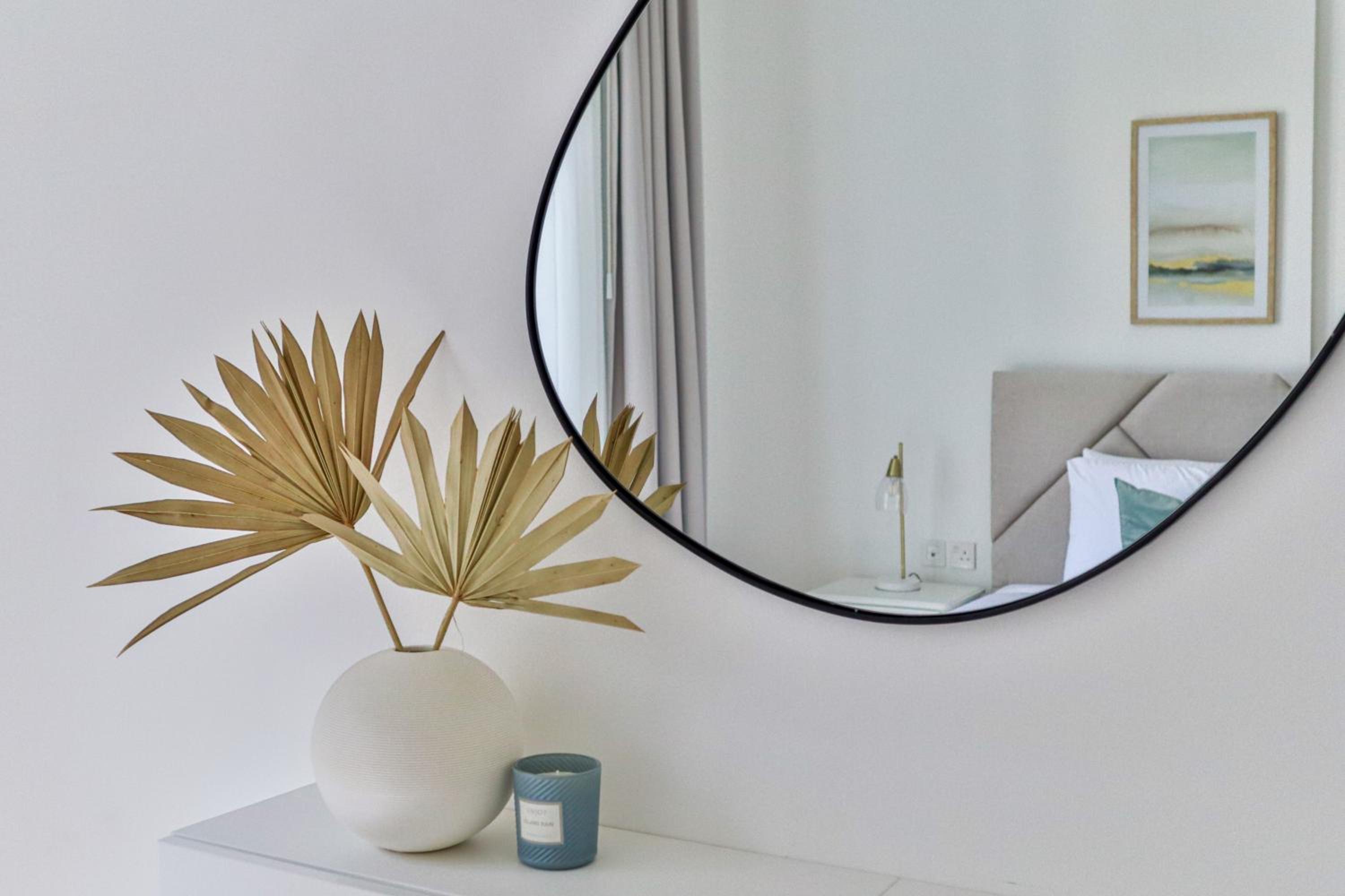 HiGuests - Stylish Apt With Stunning Beach Views and Pools