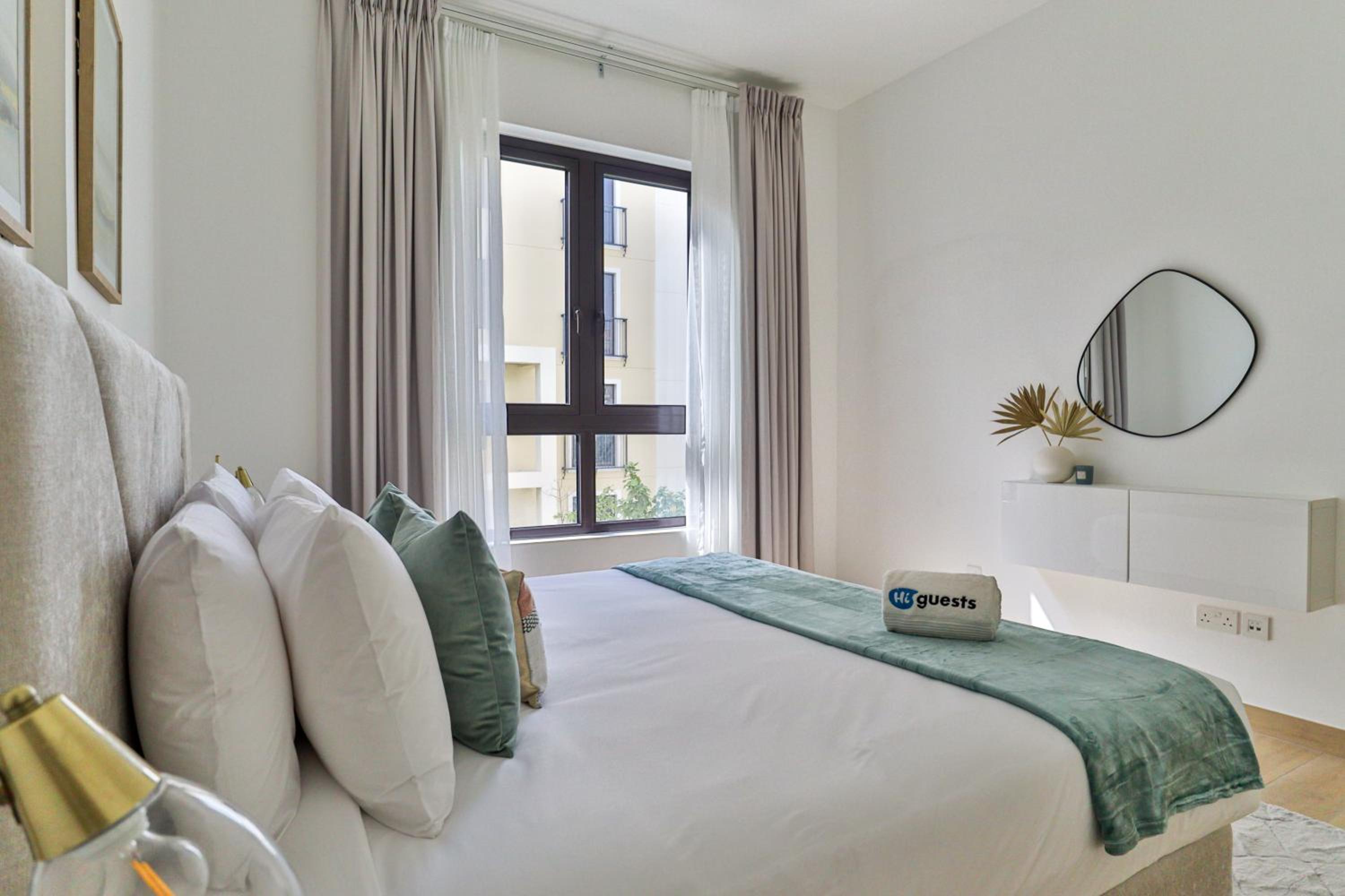 HiGuests - Stylish Apt With Stunning Beach Views and Pools