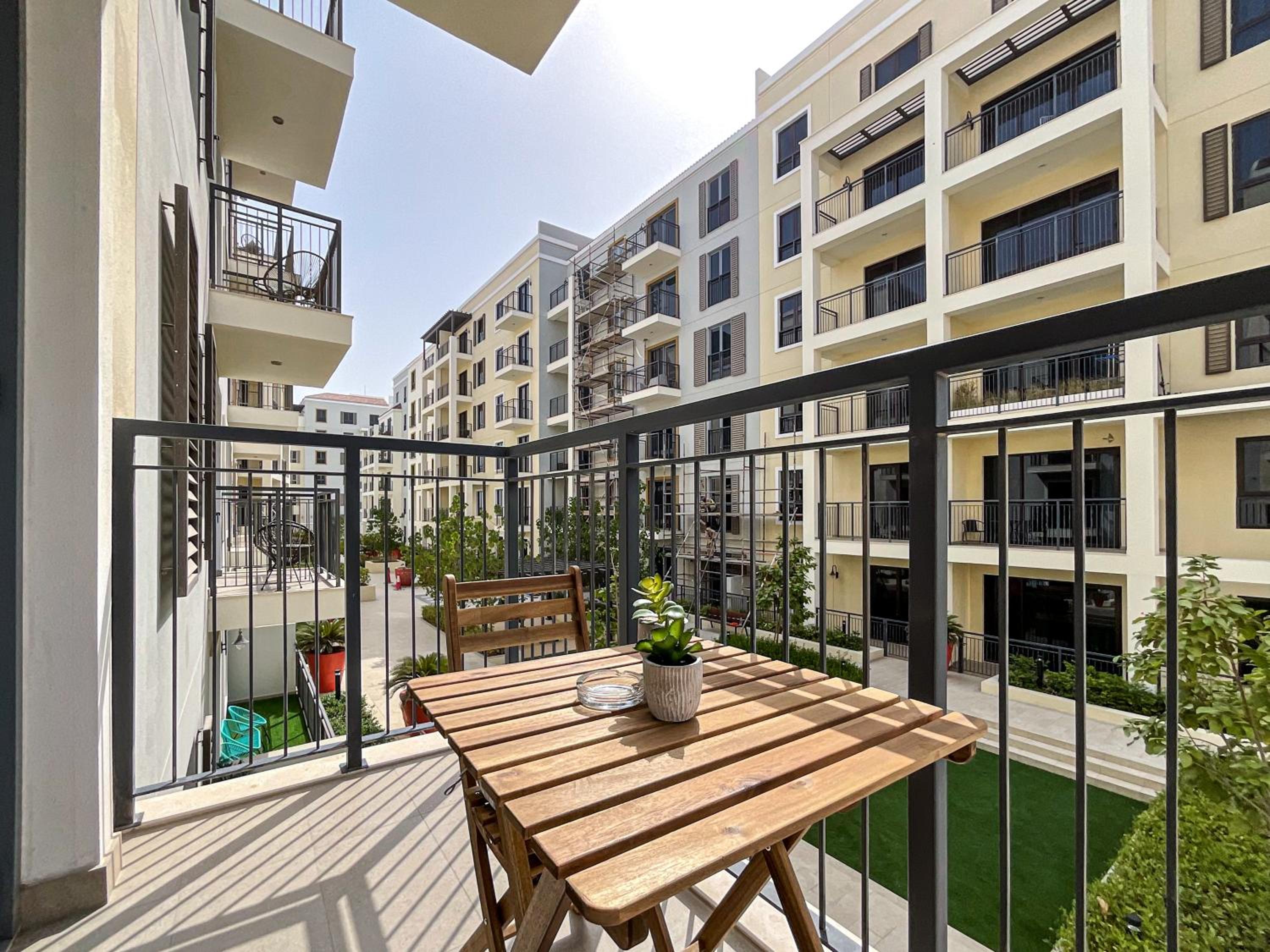 HiGuests - Stylish Apt With Stunning Beach Views and Pools