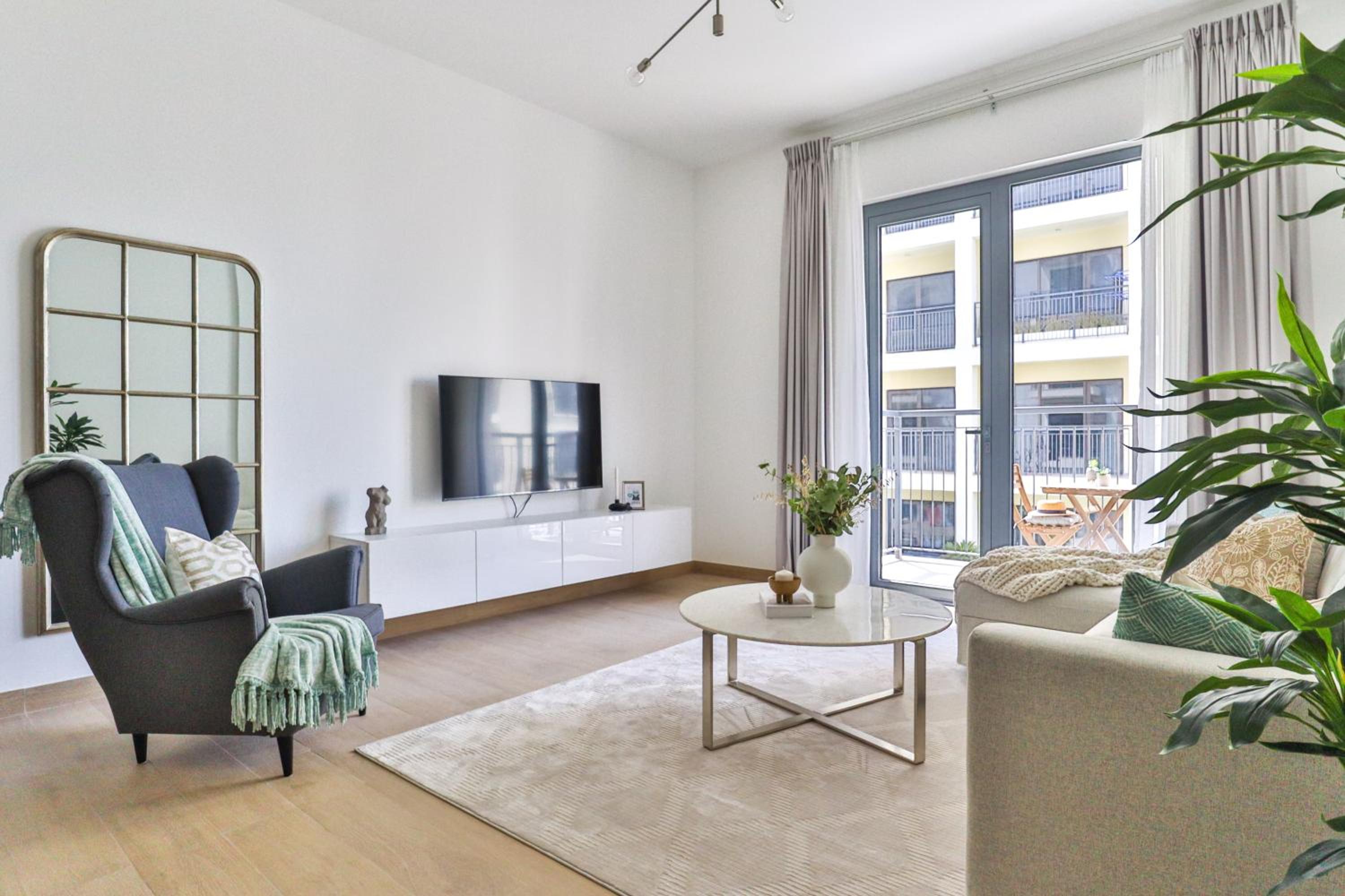 HiGuests - Stylish Apt With Stunning Beach Views and Pools
