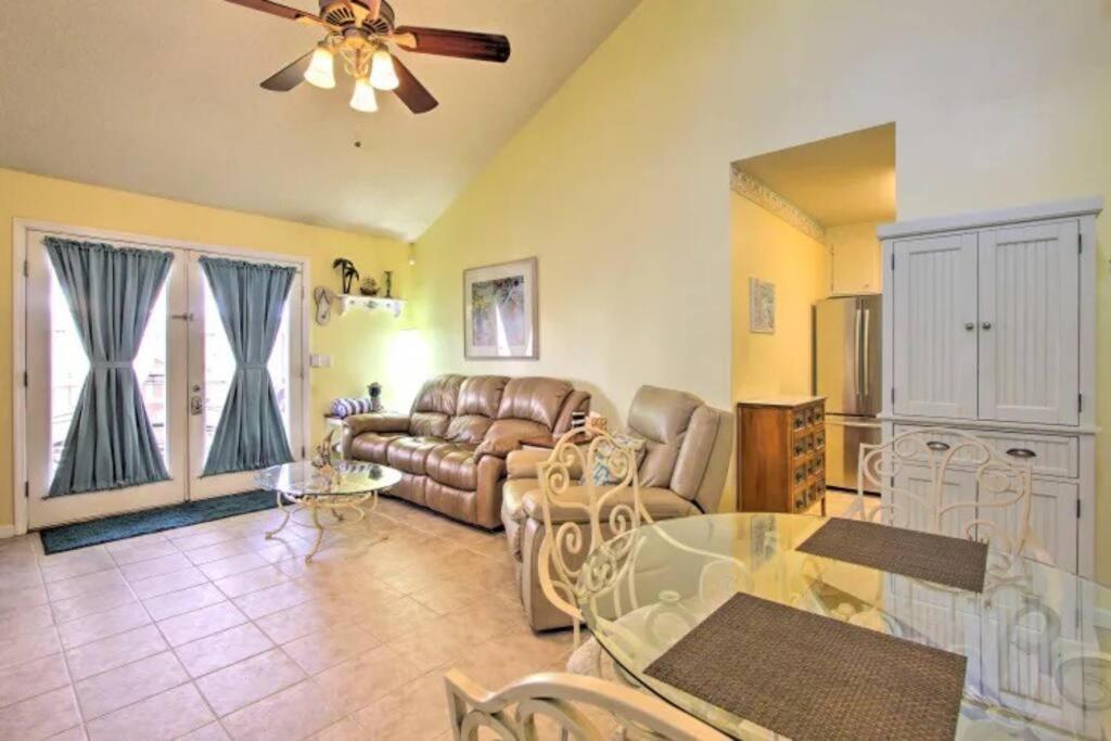 Cheerful 1-bedroom townhouse w/ pool and golf cart view 5