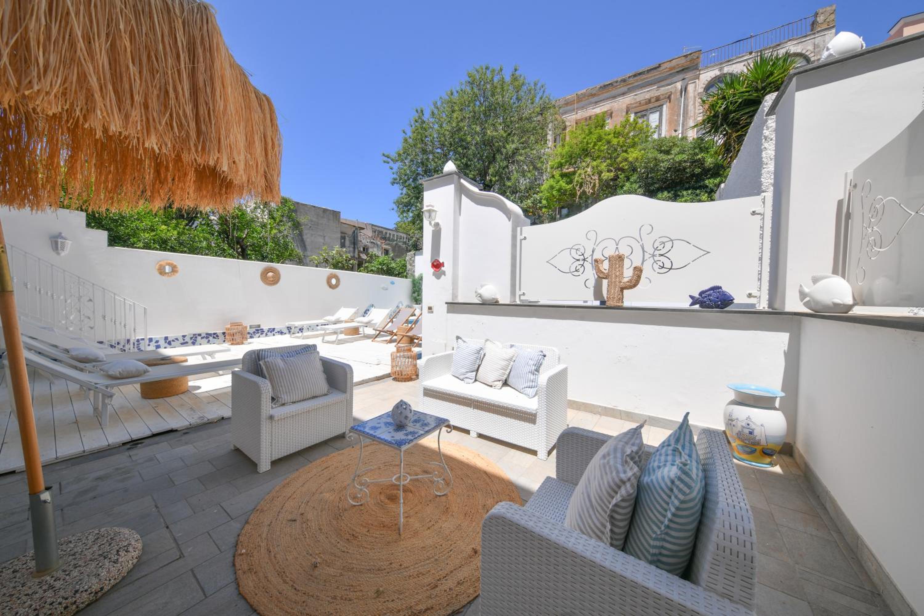Queen Suite - Luxury Rooms view 4