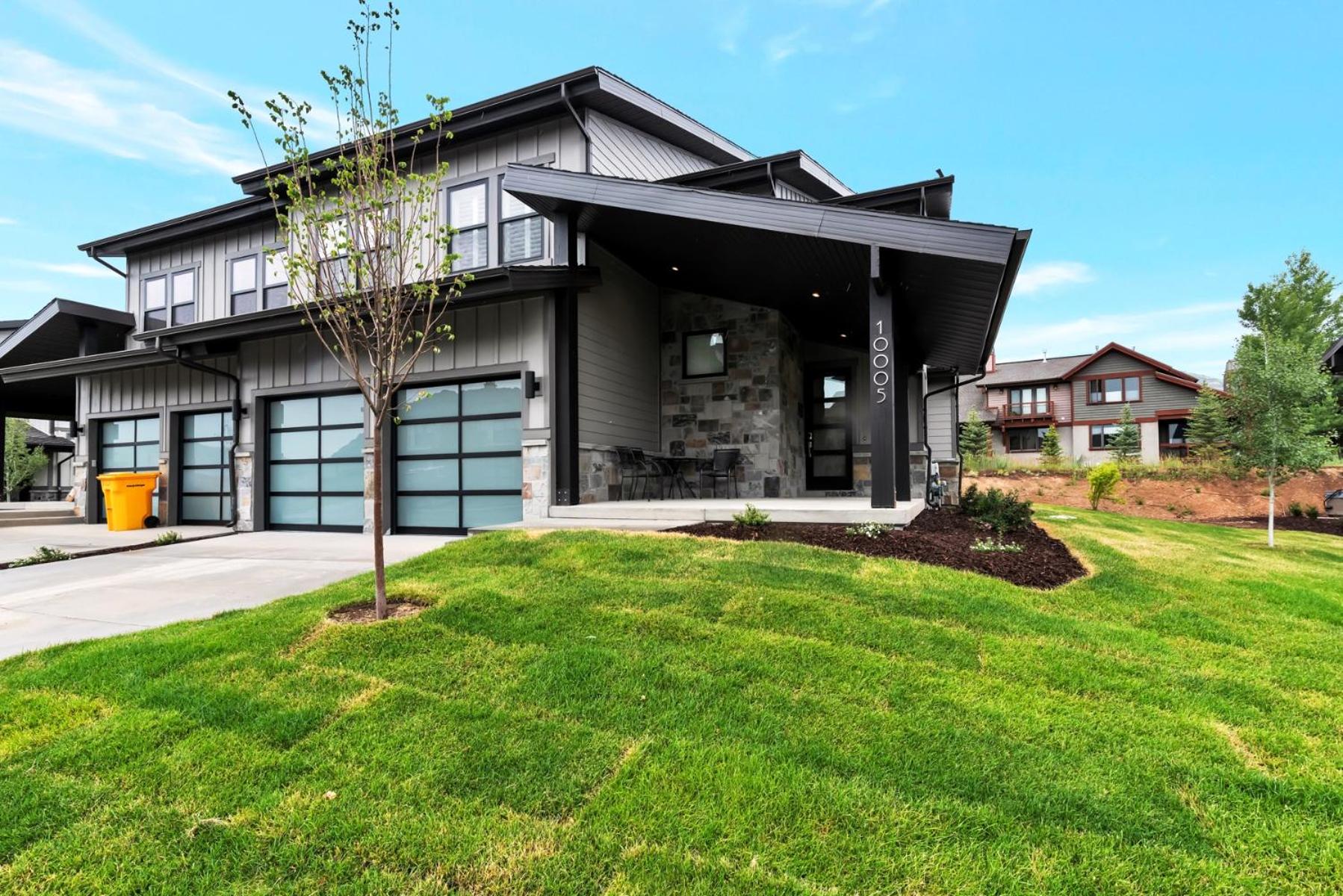 Luxury New Townhome Offers 4-Season Mountain Retreat view 5