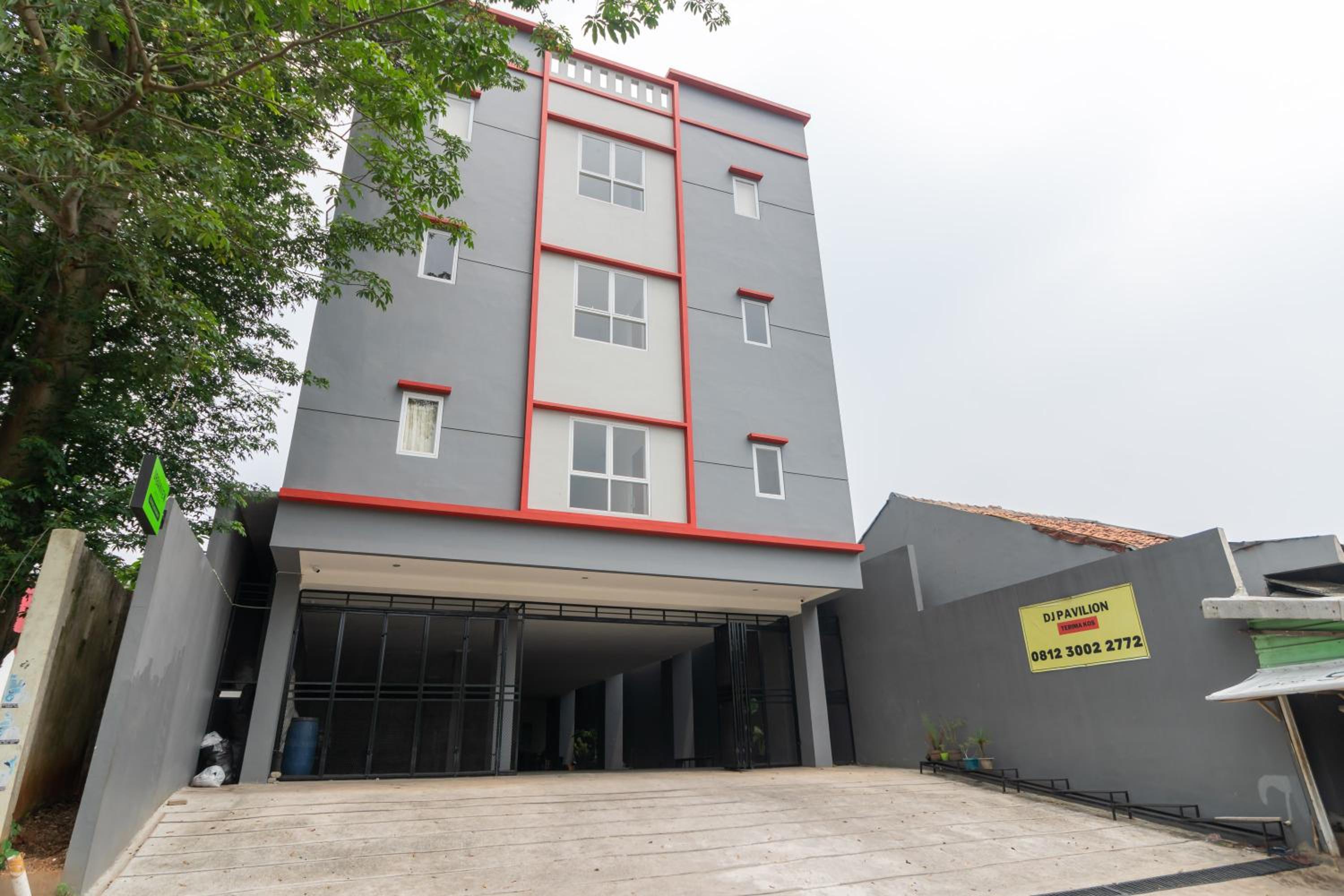 Hotel Urbanview Hotel Syariah DJ Gading Serpong - Image 1