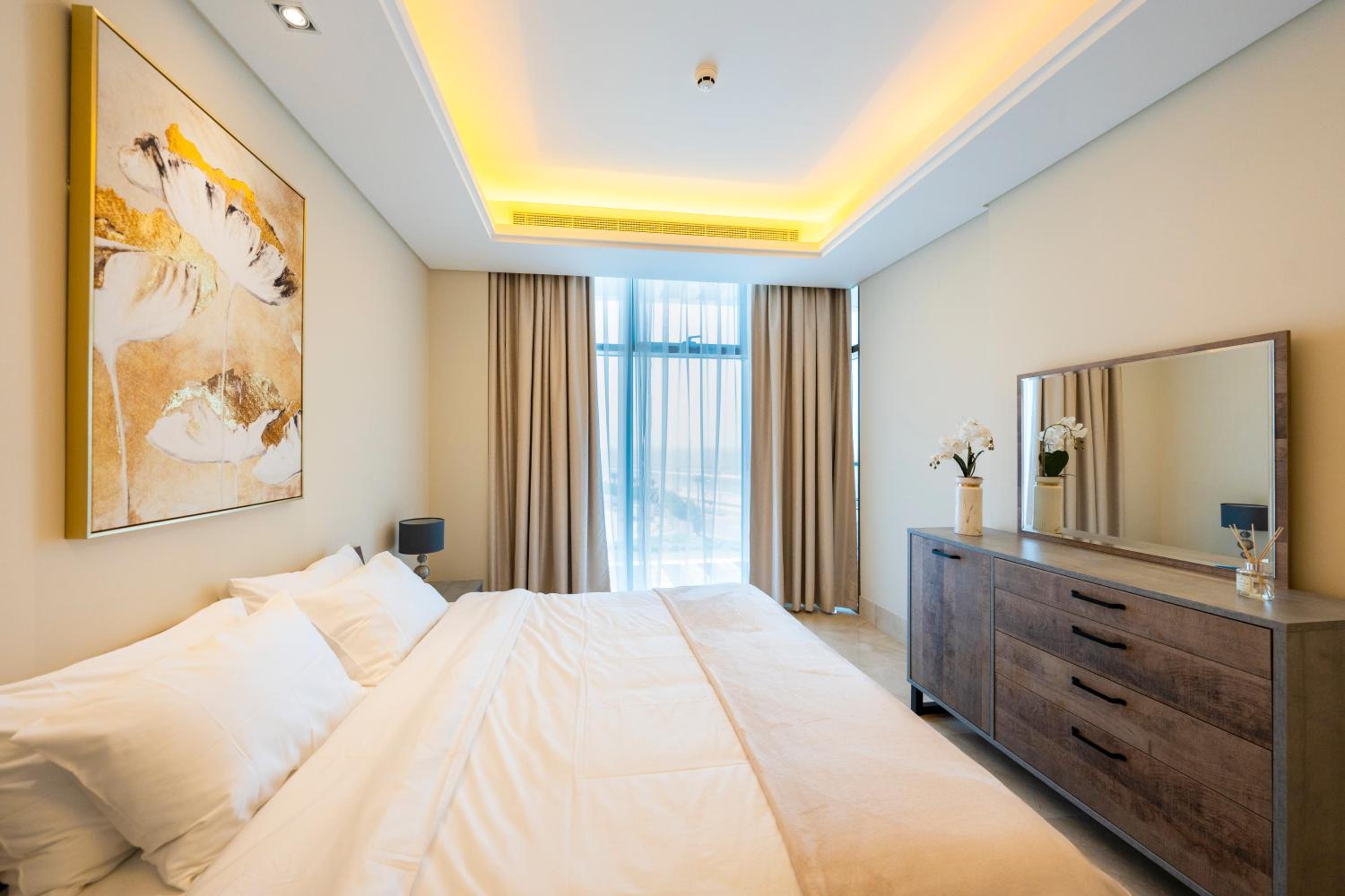 Spacious beachfront 2 bedroom apartment - The 8