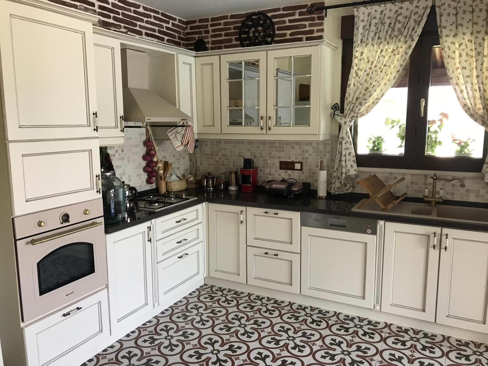 Hotel Villa Holiday Sapanca Dibektaş - Isıtmalı Havuz - Image 1