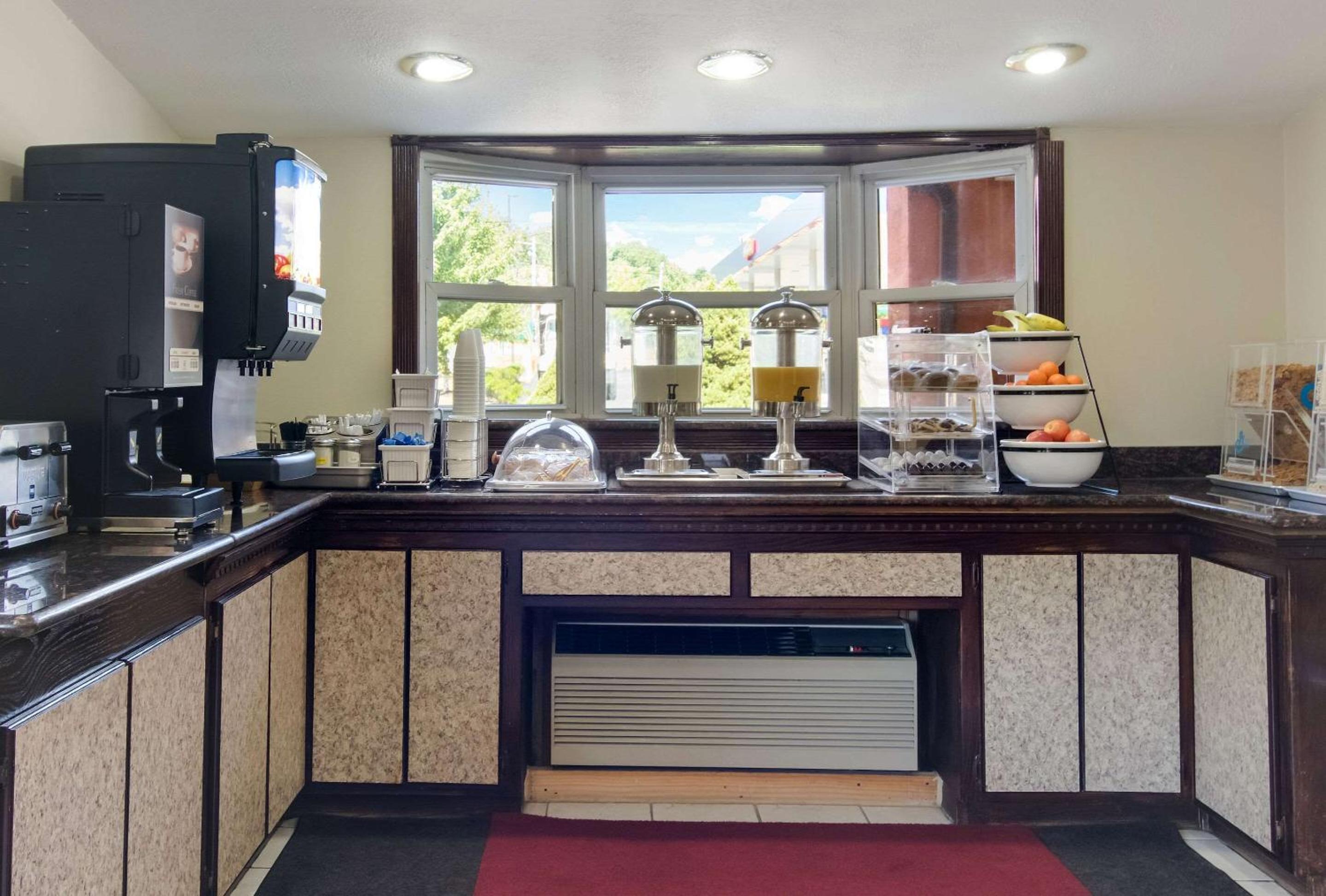 Econo Lodge Pittsburgh I-79