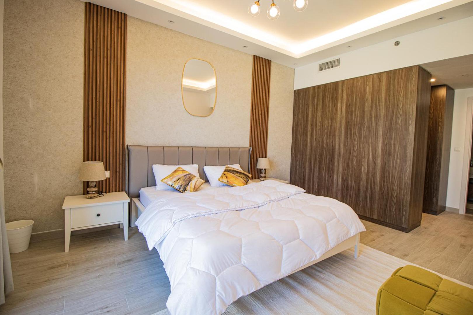 Stunning, Upgraded 2-BR Apartment in Lamtara 2 MJL Burj Al Arab View