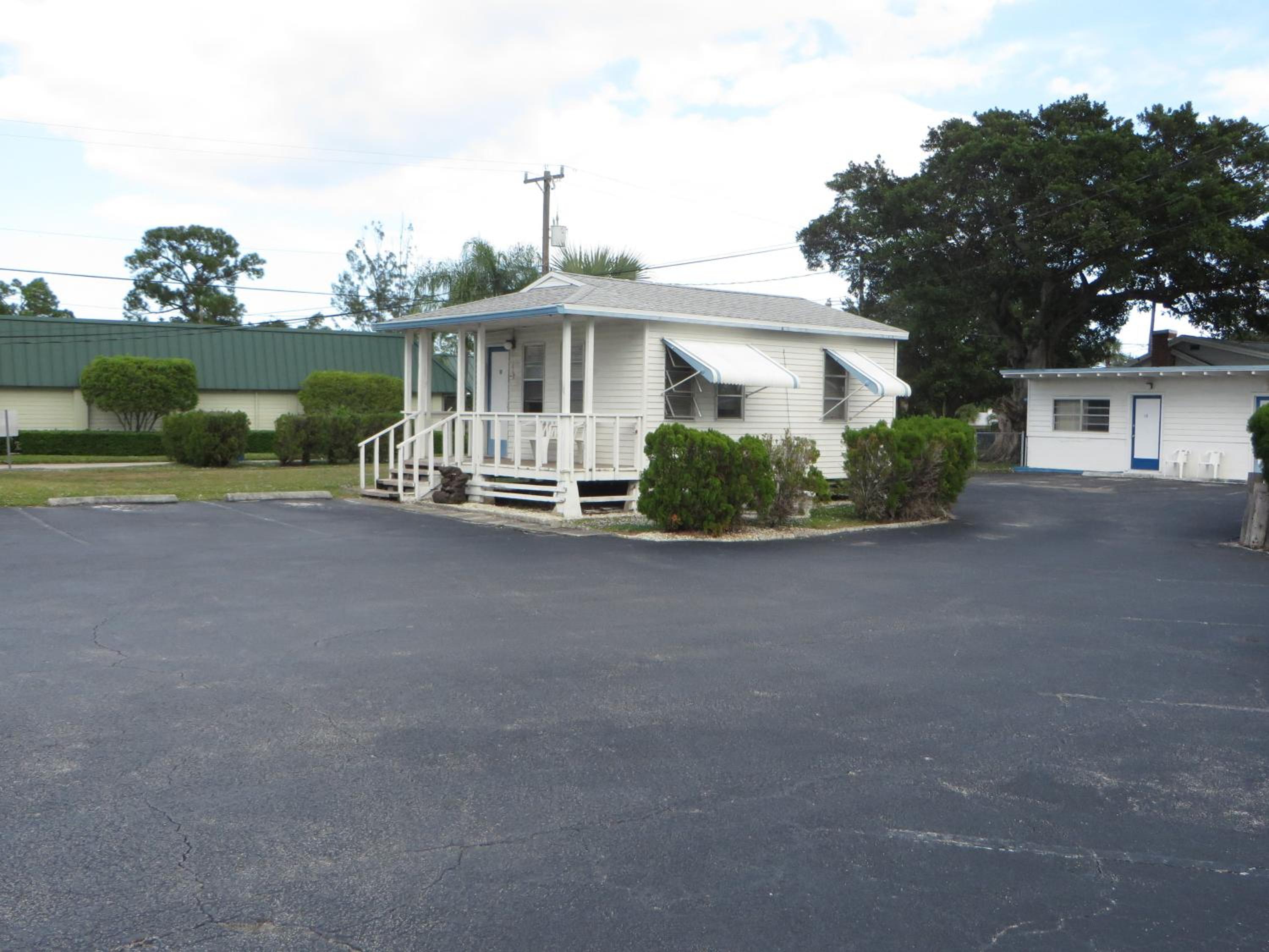 Royal Palms Motel