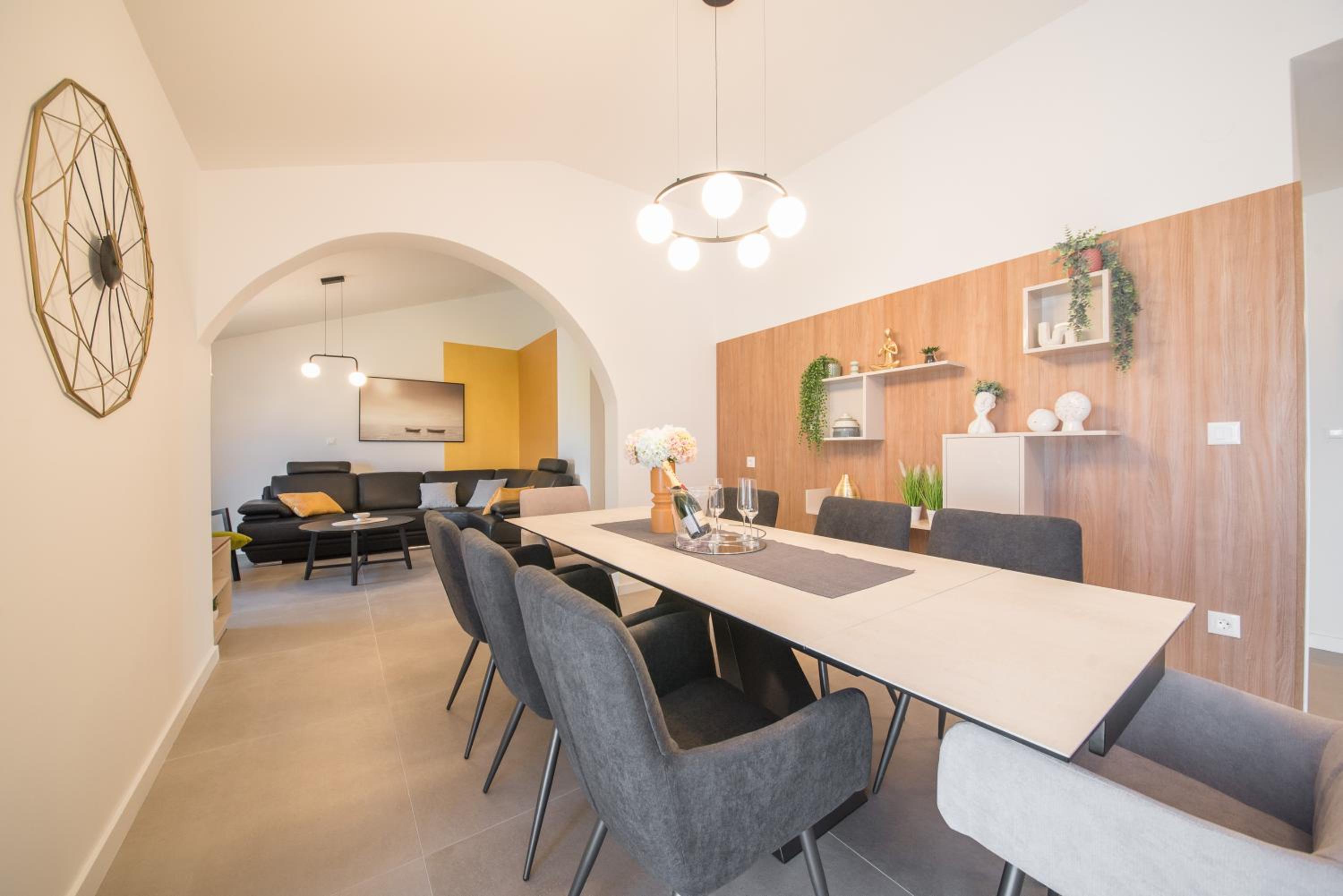 Sunset Garden apartment with private pool view 4