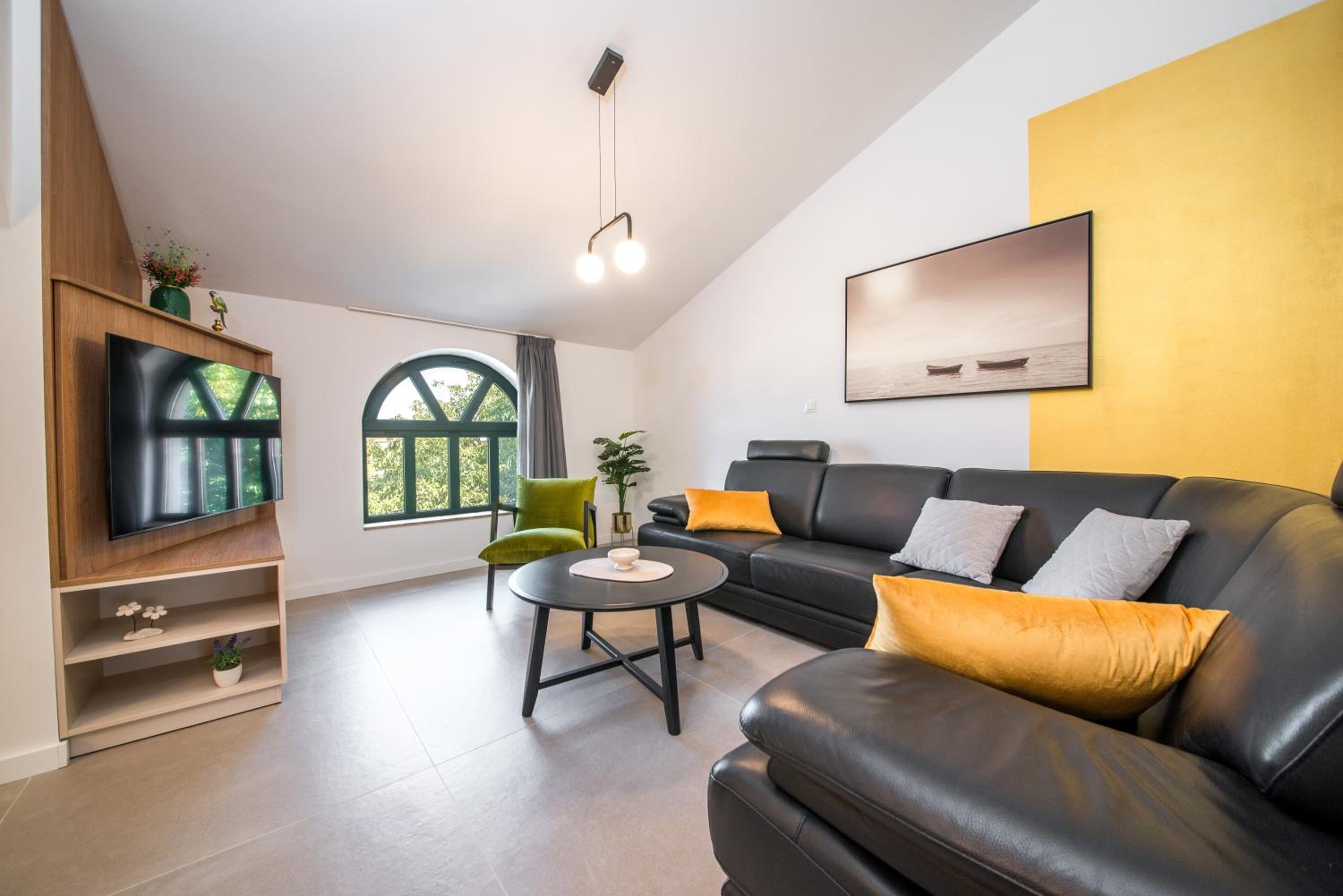 Sunset Garden apartment with private pool view 5